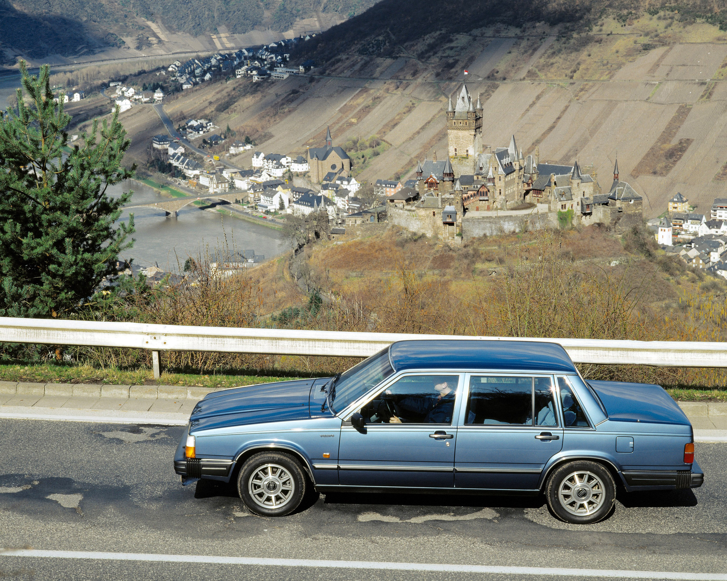 Volvo 760 photo #21