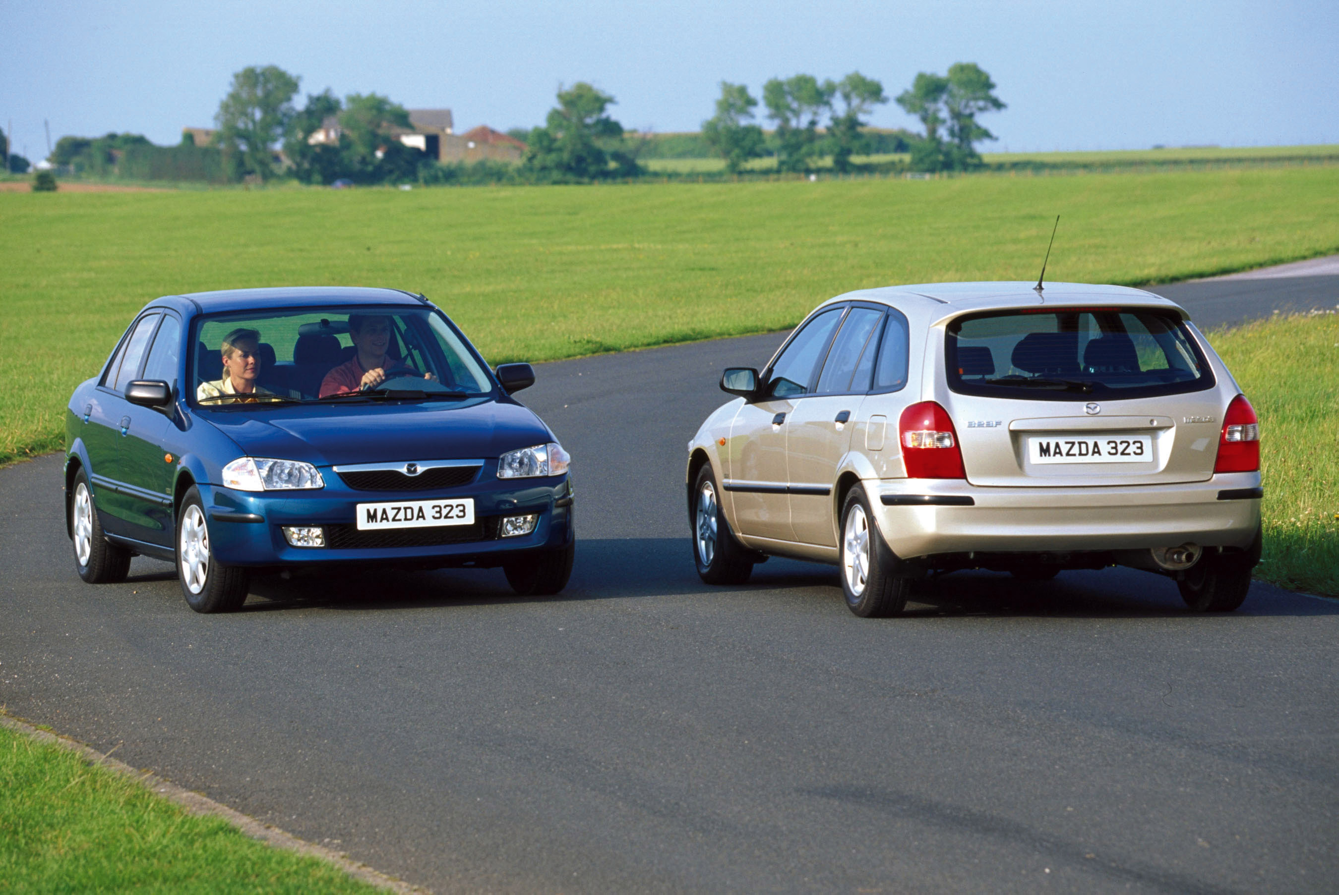 Mazda 323 photo #16