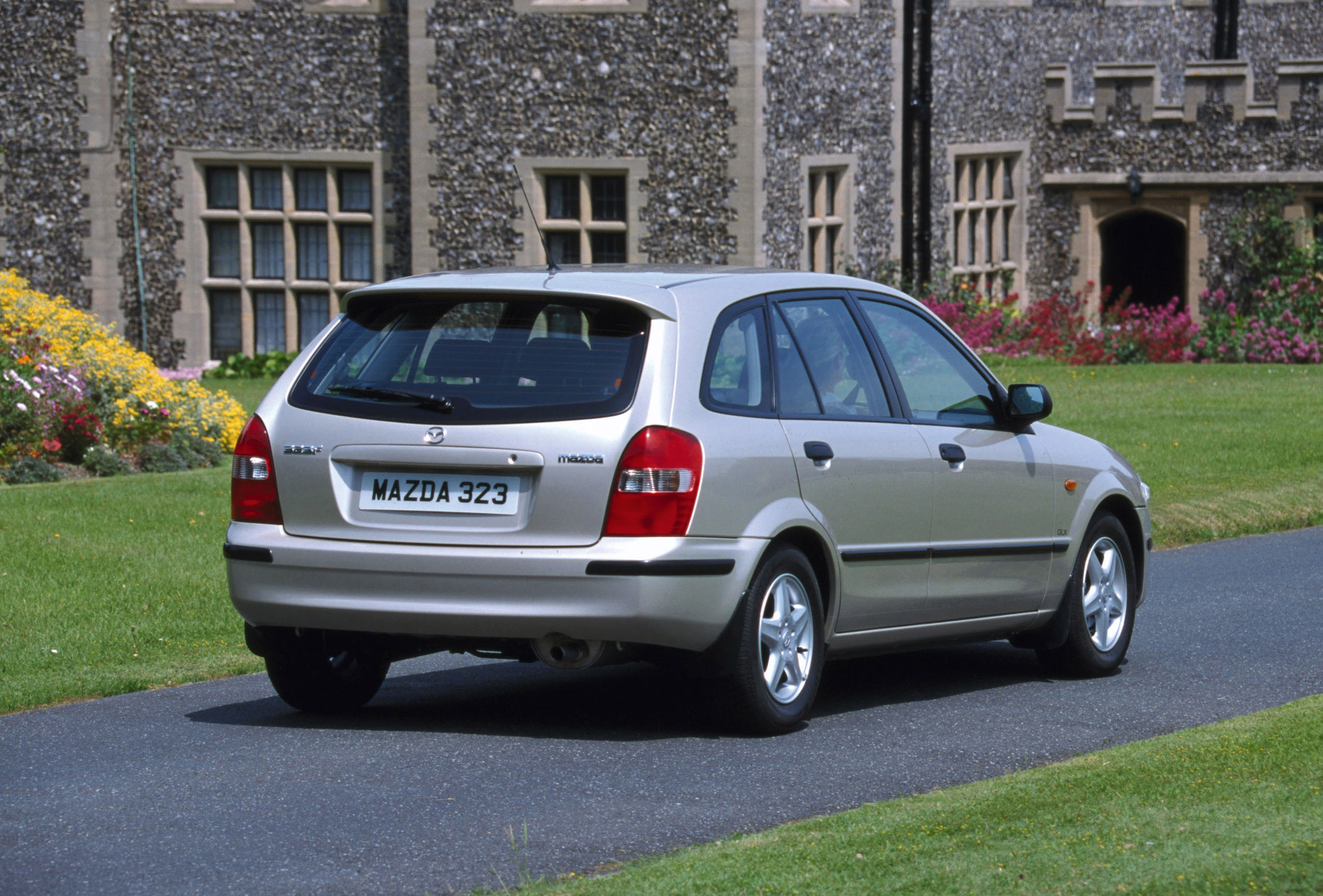 Mazda 323 photo #22