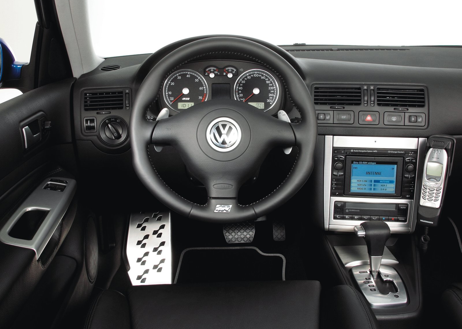 Volkswagen Golf R32 photo #15