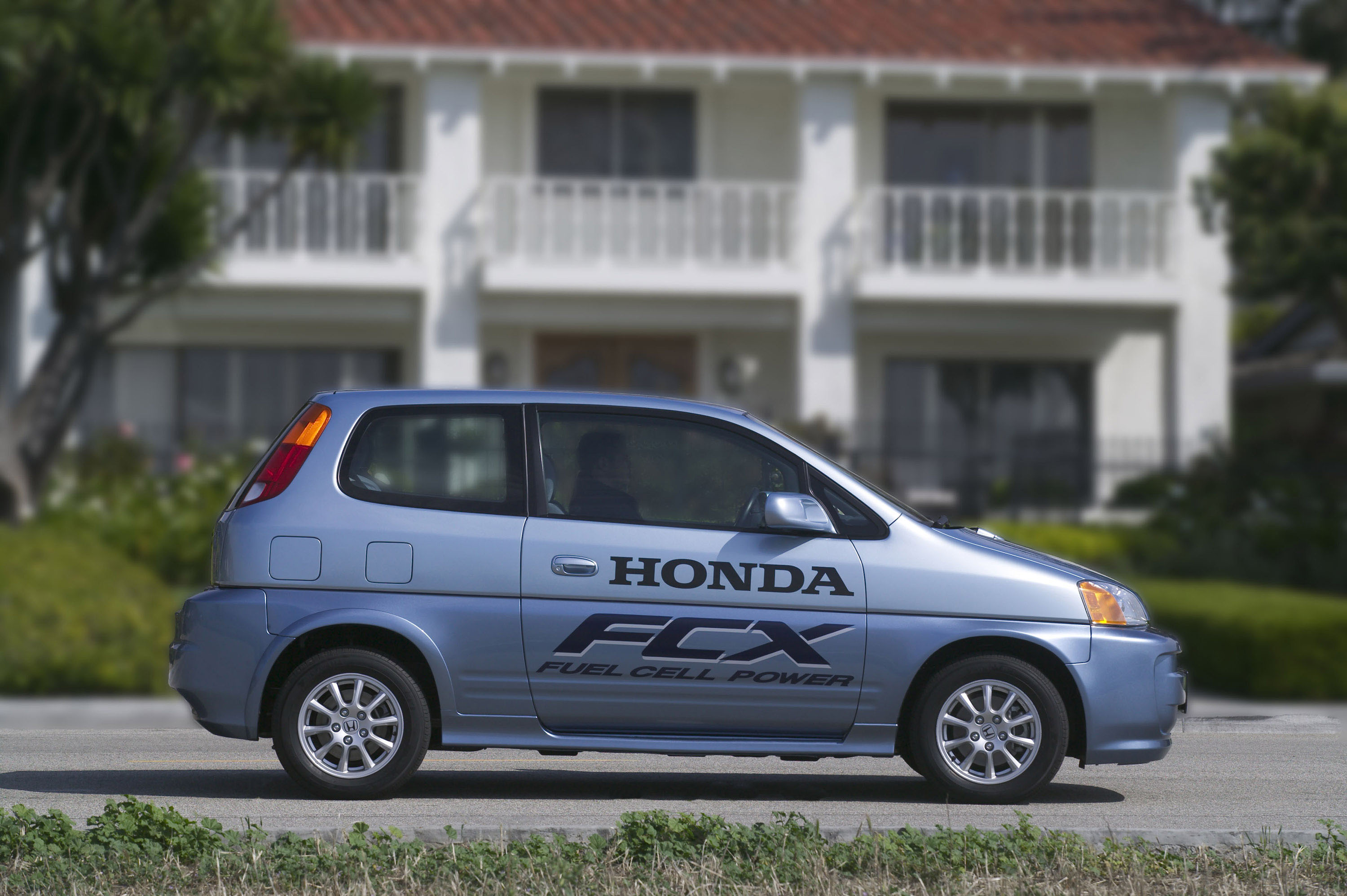 Honda FCX photo #15