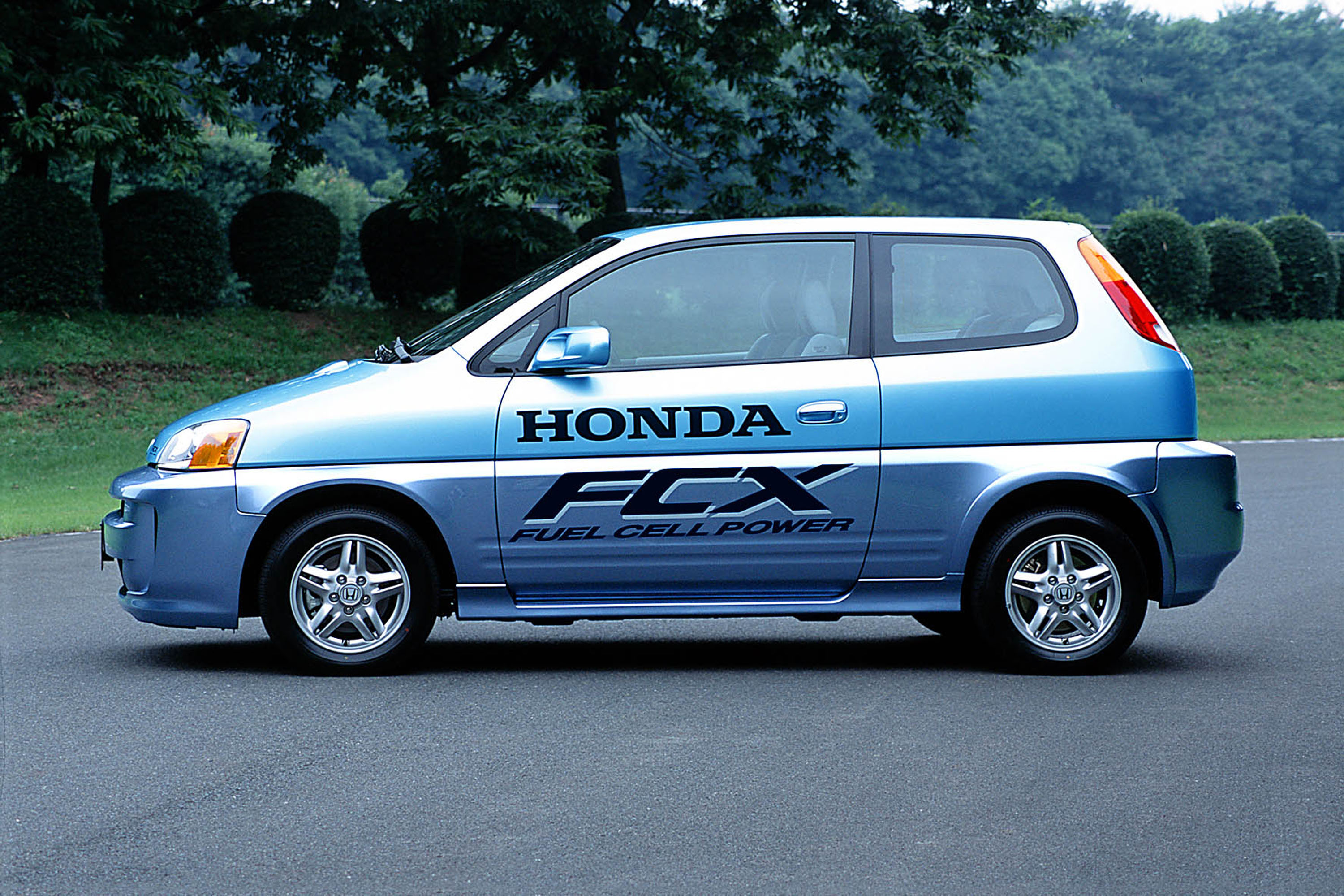 Honda FCX photo #18