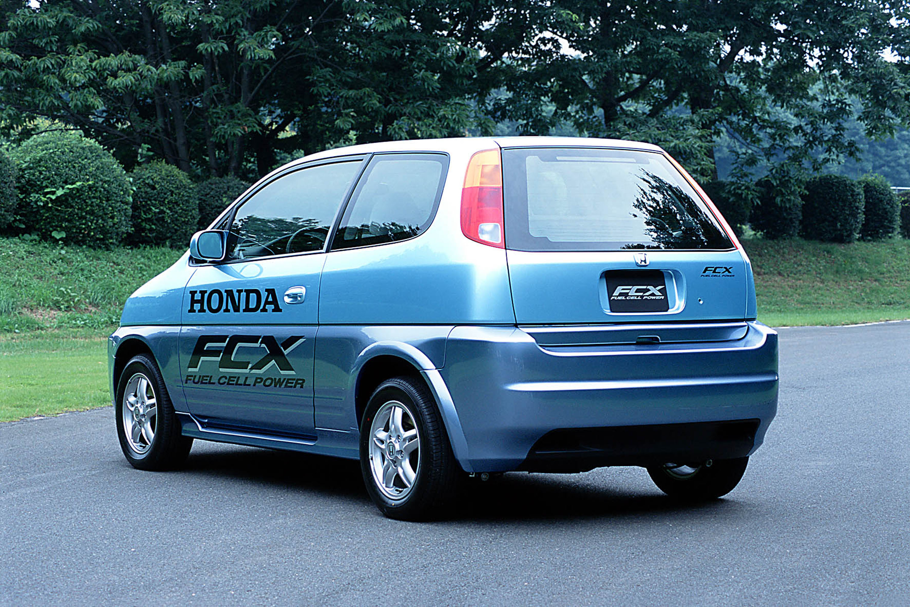 Honda FCX photo #20