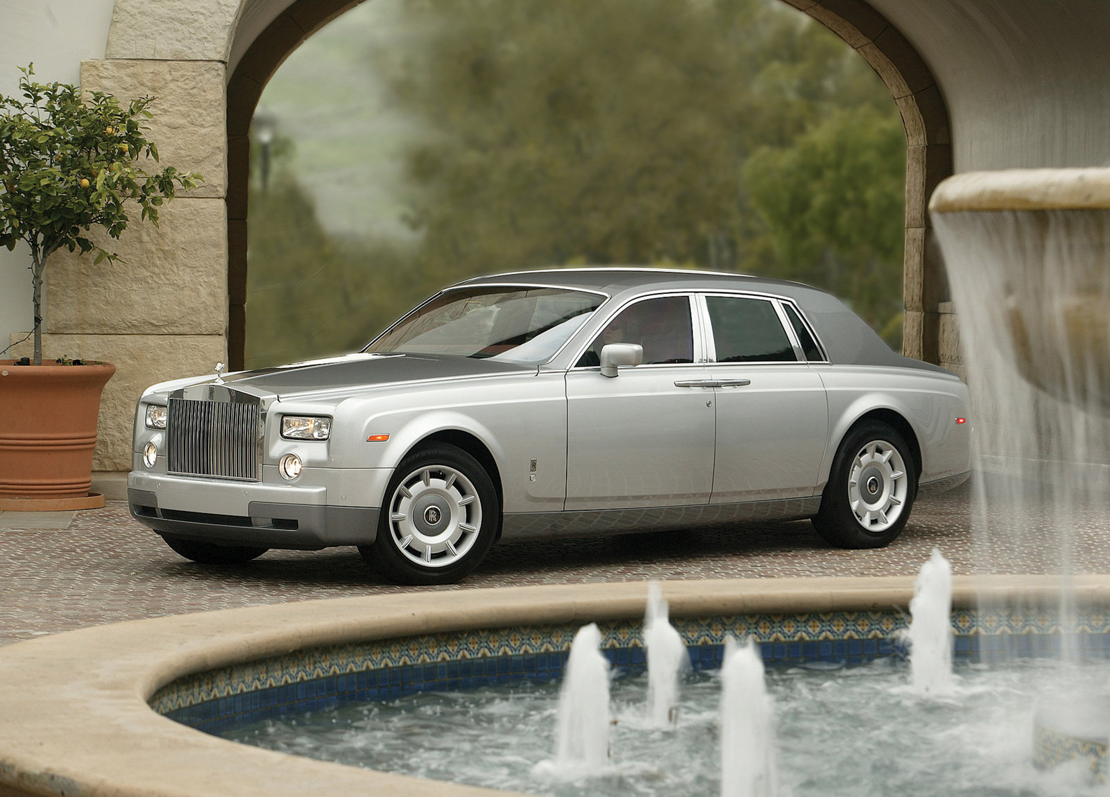 Rolls-Royce Phantom photo #18