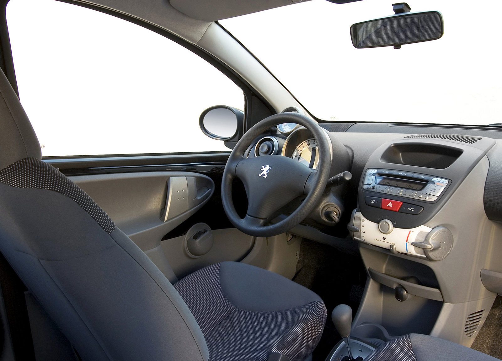 Peugeot 107 photo #41