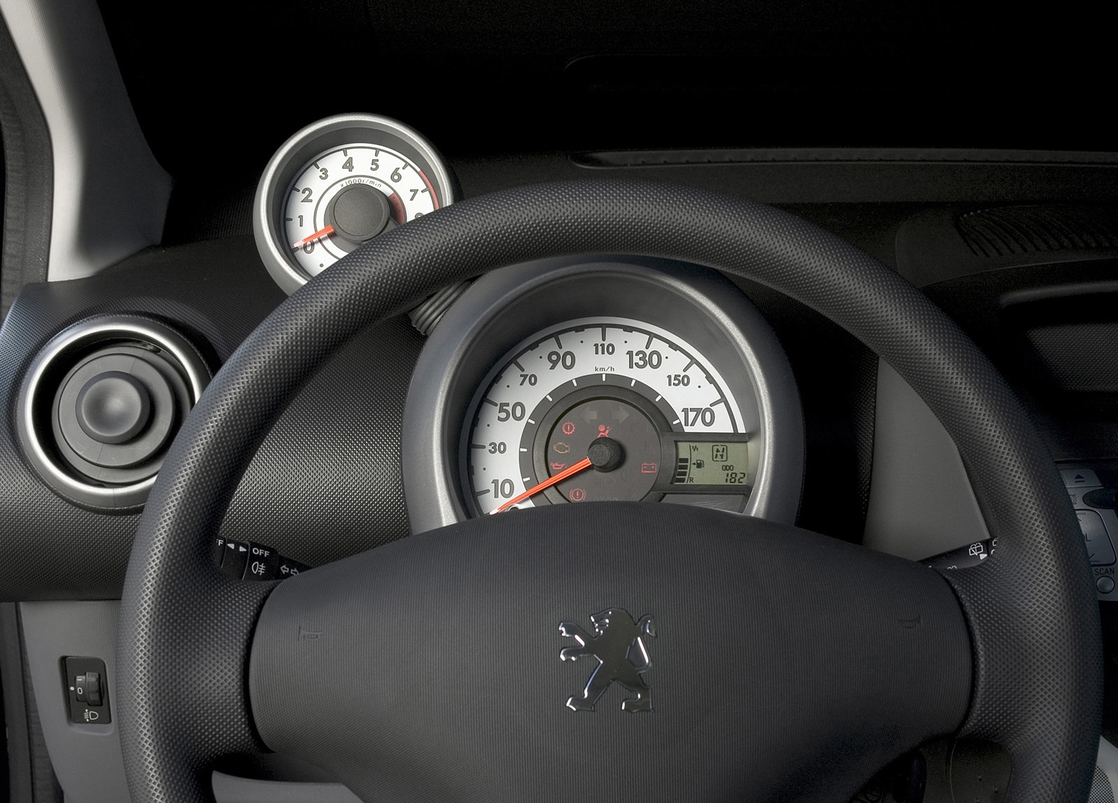 Peugeot 107 photo #45