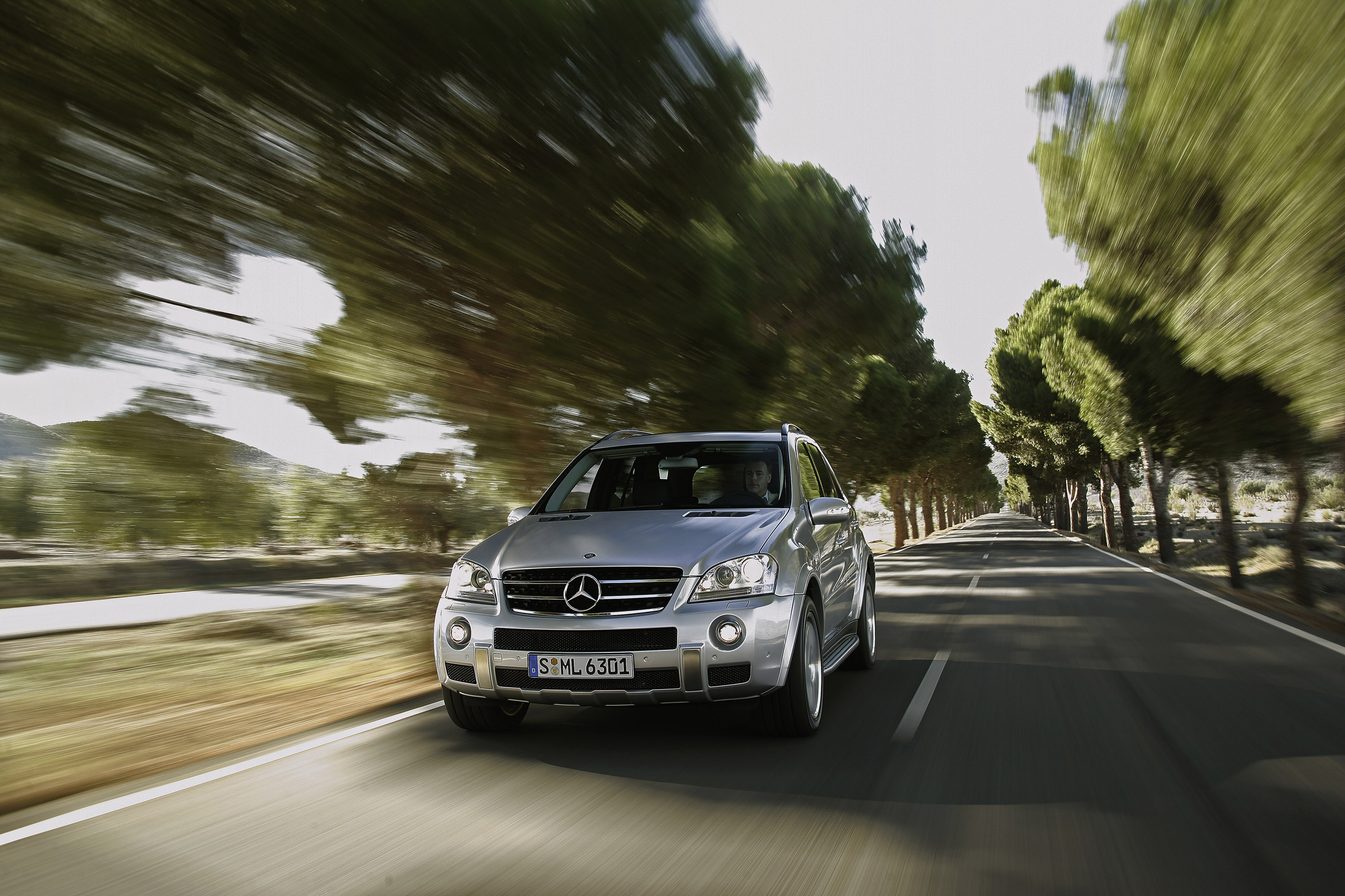 Mercedes-Benz ML63 AMG photo #15