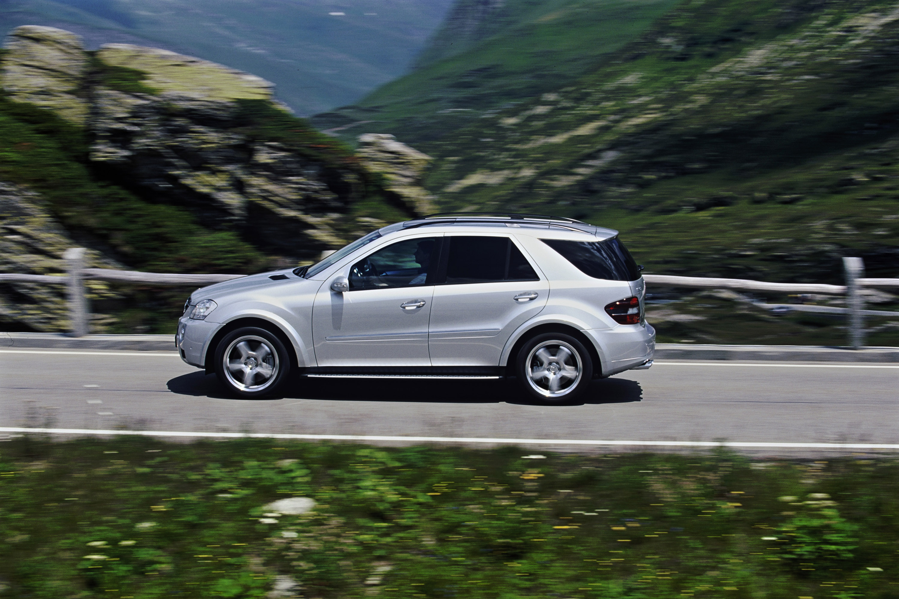 Mercedes-Benz ML63 AMG photo #20