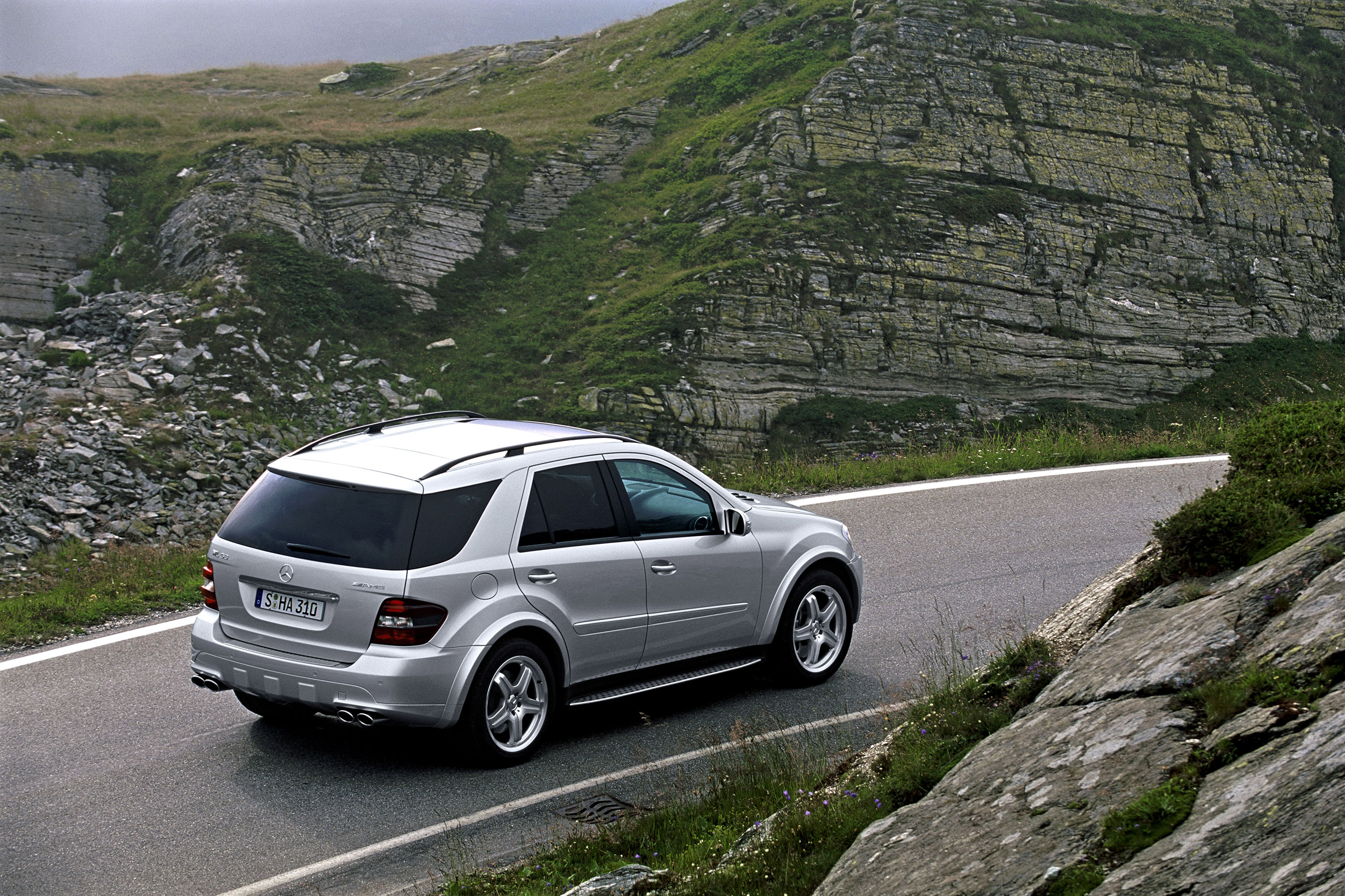 Mercedes-Benz ML63 AMG photo #34