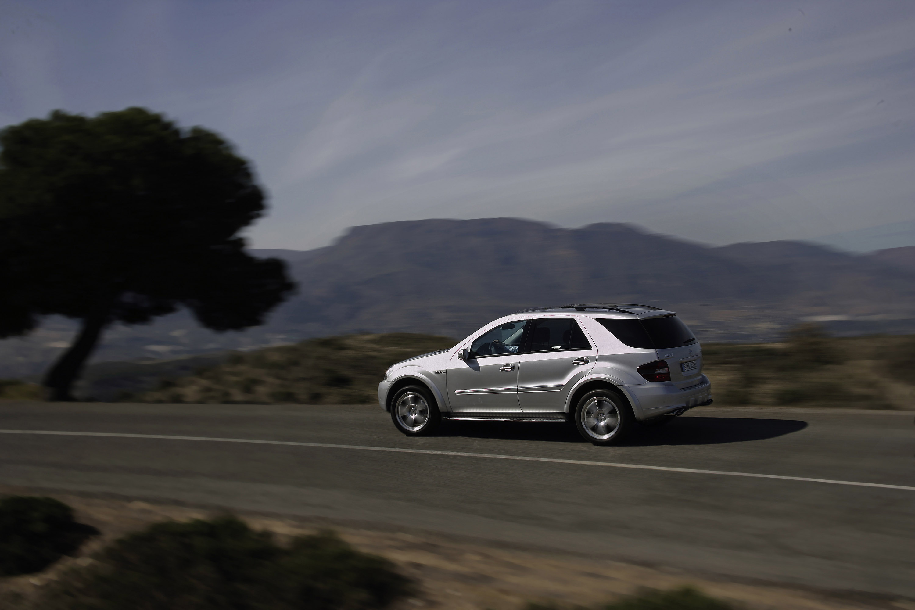 Mercedes-Benz ML63 AMG photo #35