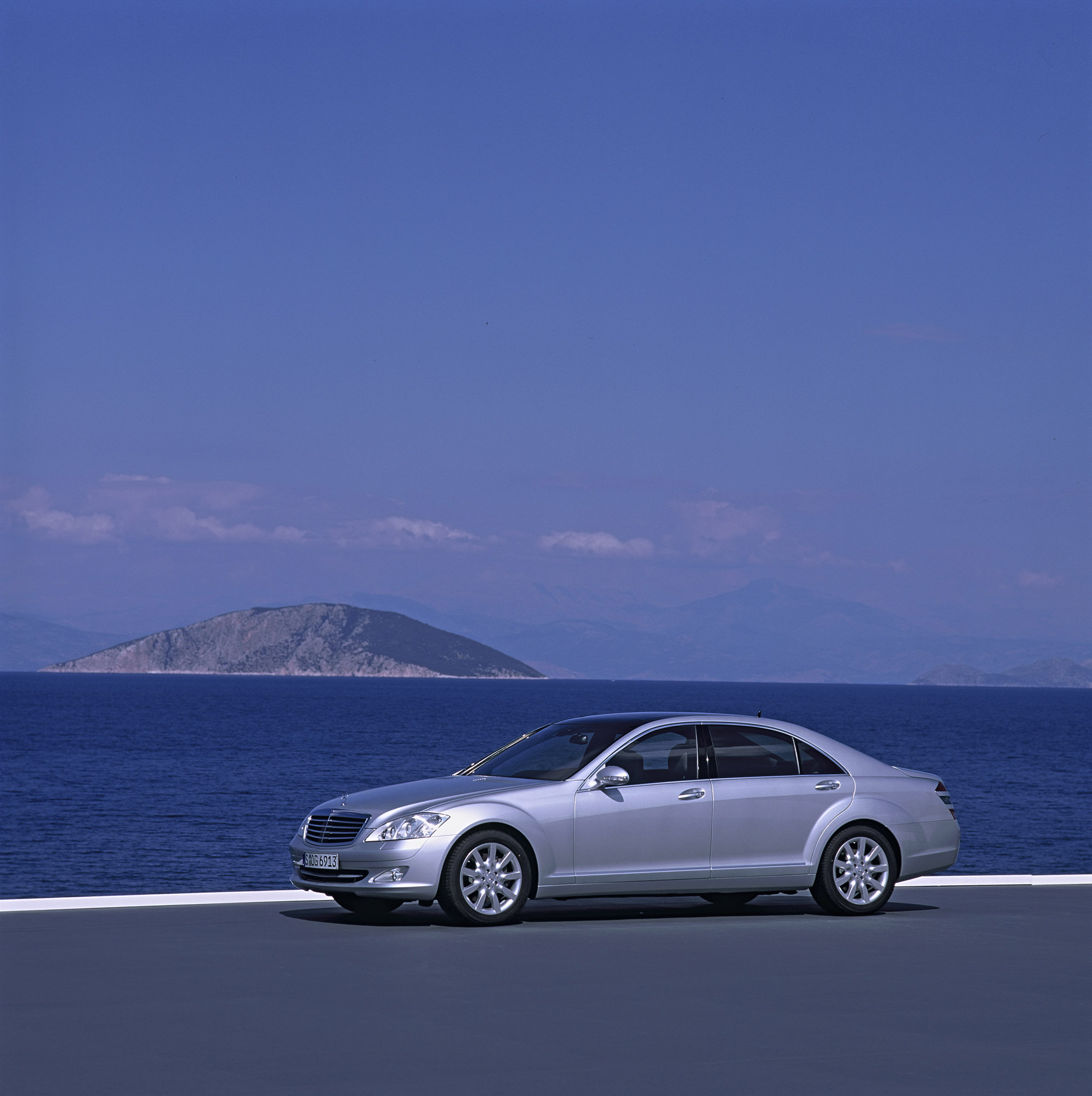 Mercedes-Benz S-Class photo #23