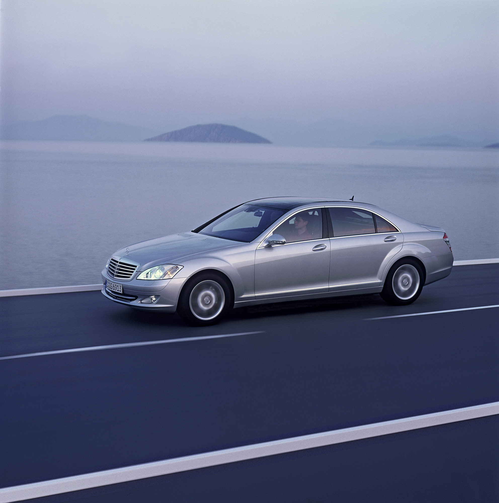 Mercedes-Benz S-Class photo #25