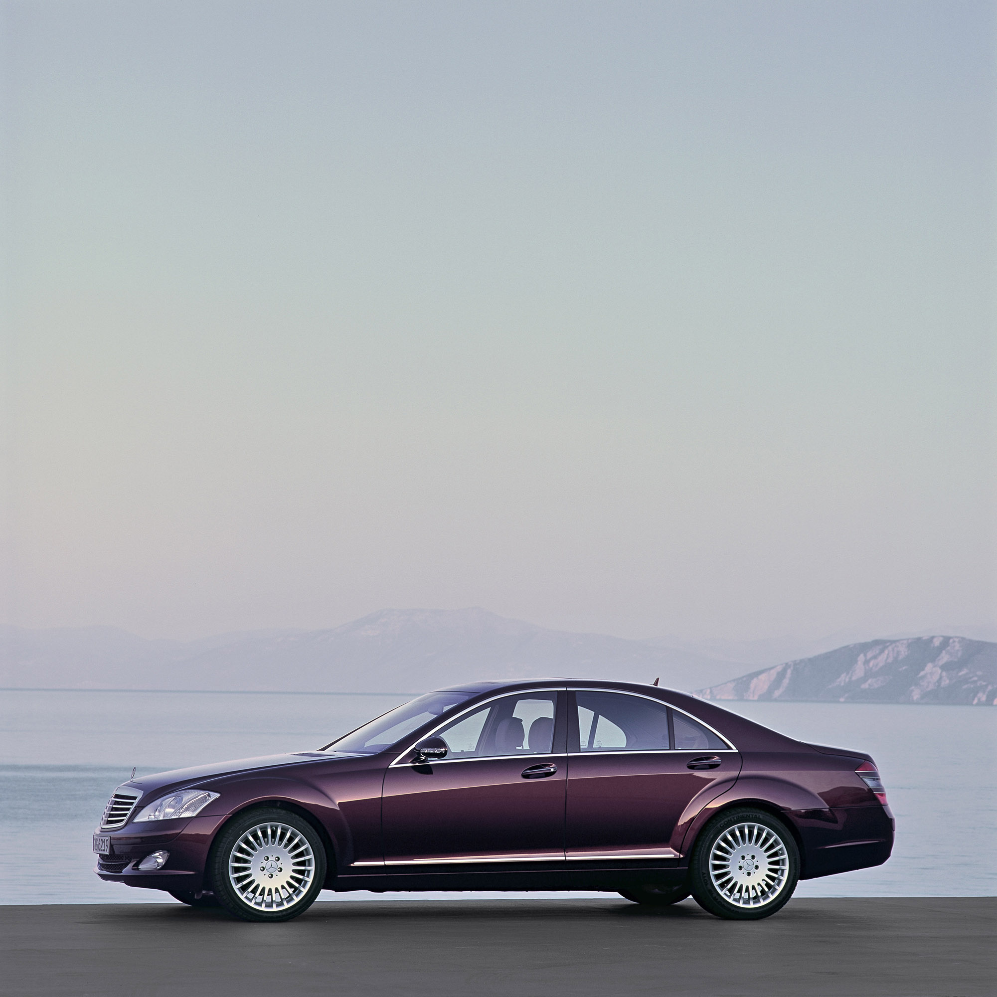 Mercedes-Benz S-Class photo #29