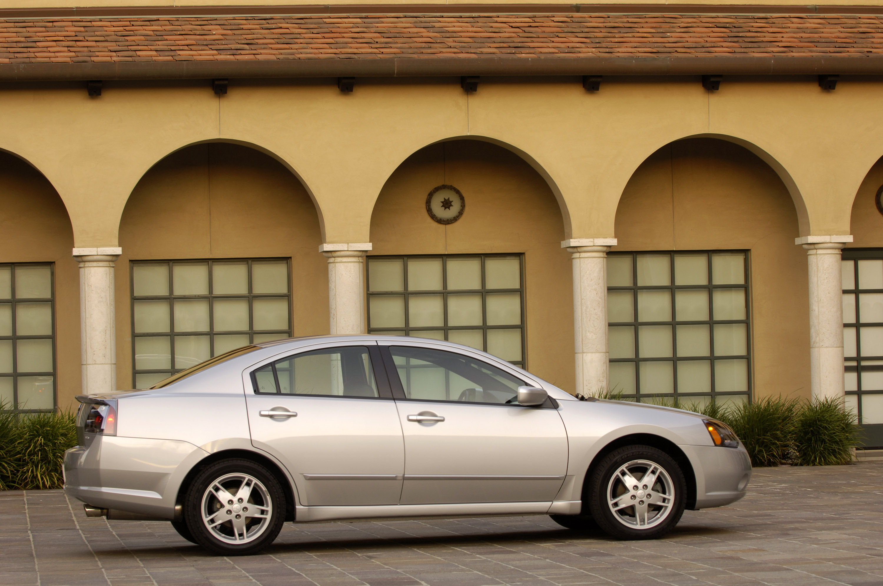 Mitsubishi Galant photo #17