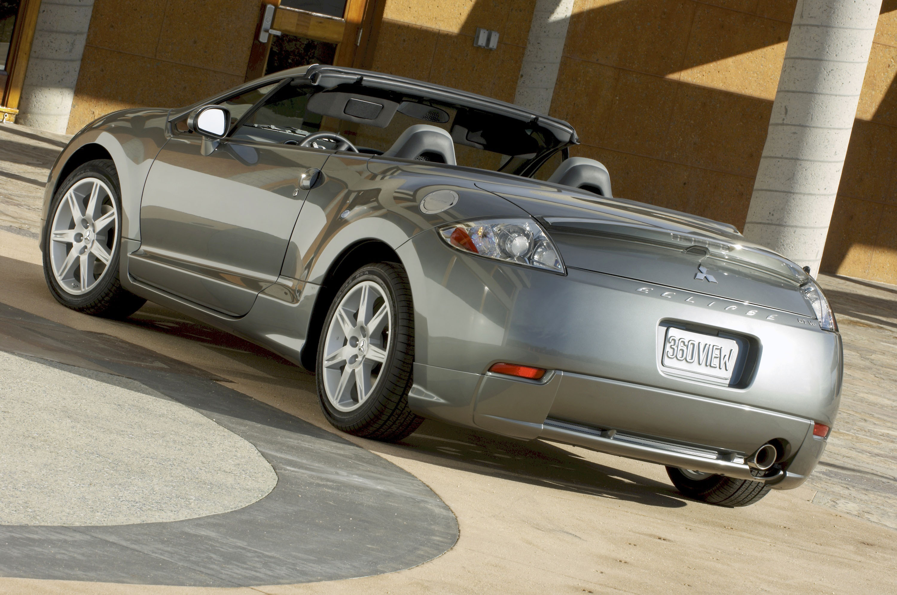 Mitsubishi Eclipse Spyder photo #23