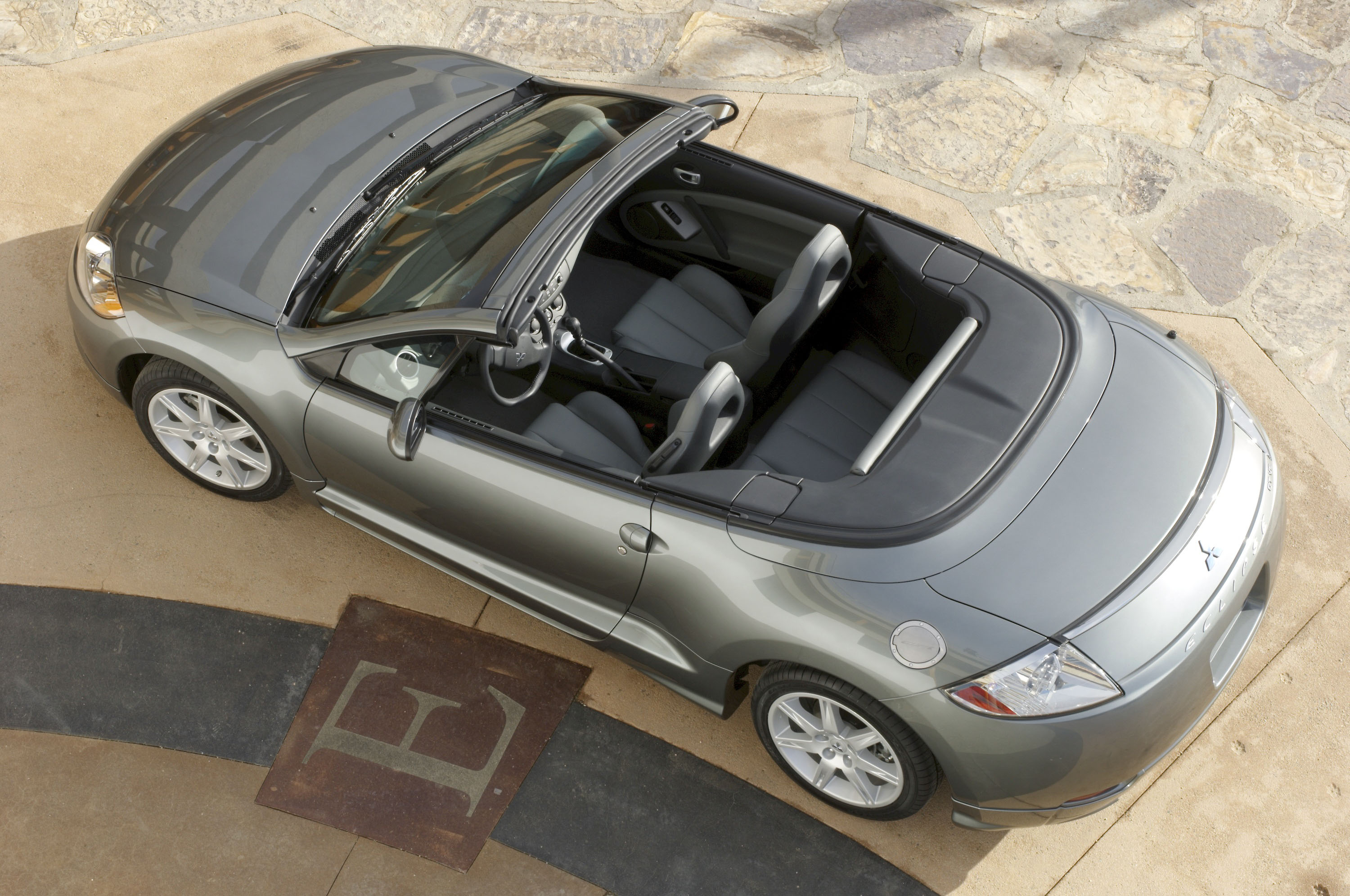 Mitsubishi Eclipse Spyder photo #25