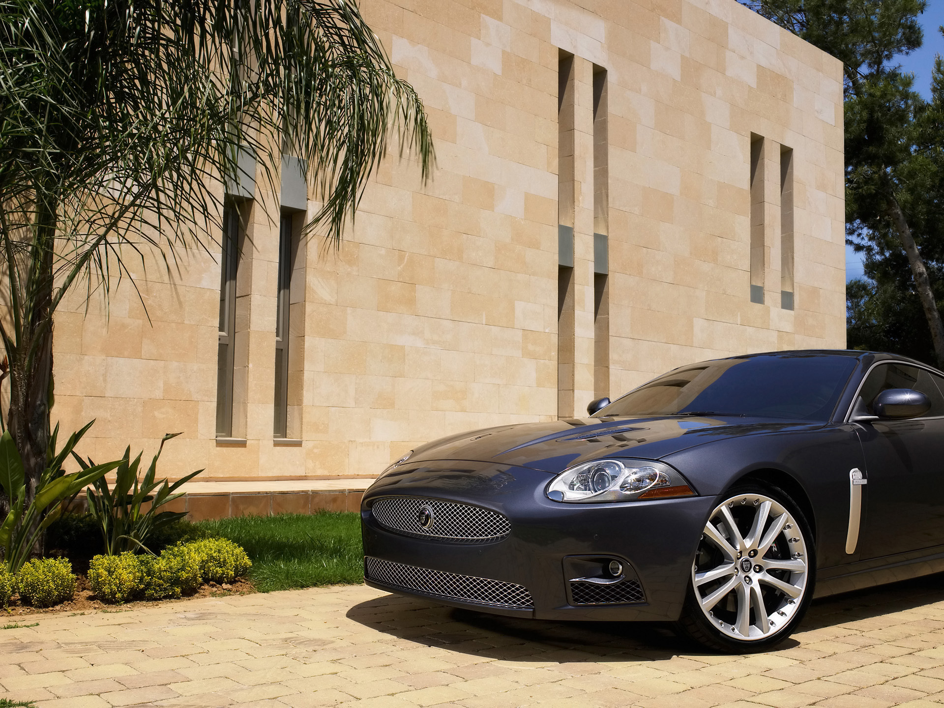 Jaguar XKR photo #28