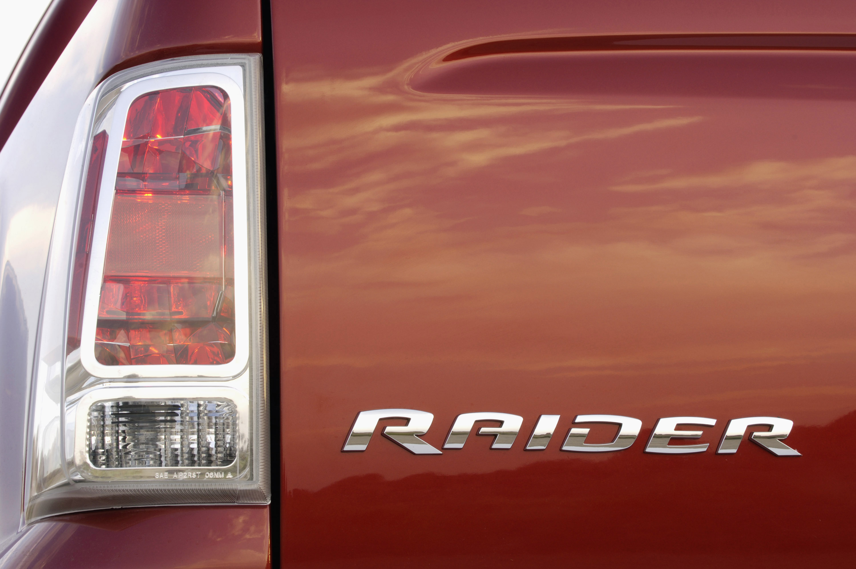 Mitsubishi Raider photo #20