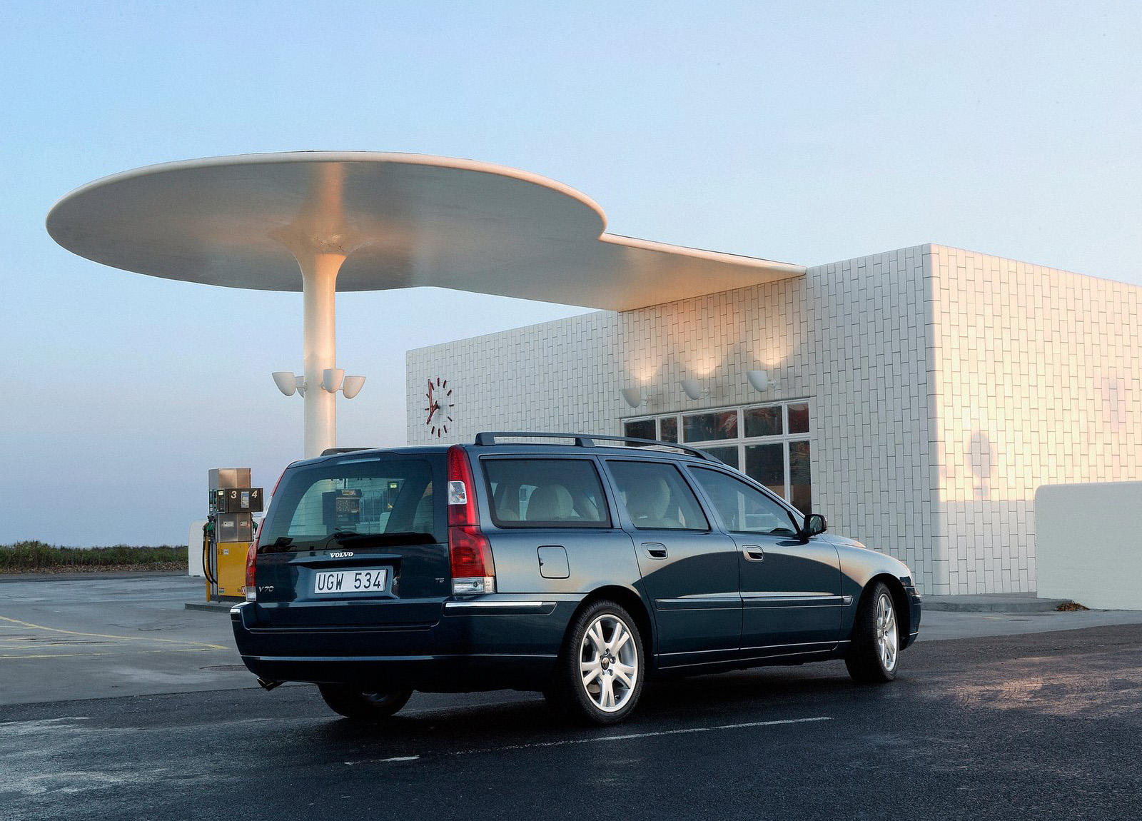 Volvo V70 photo #19