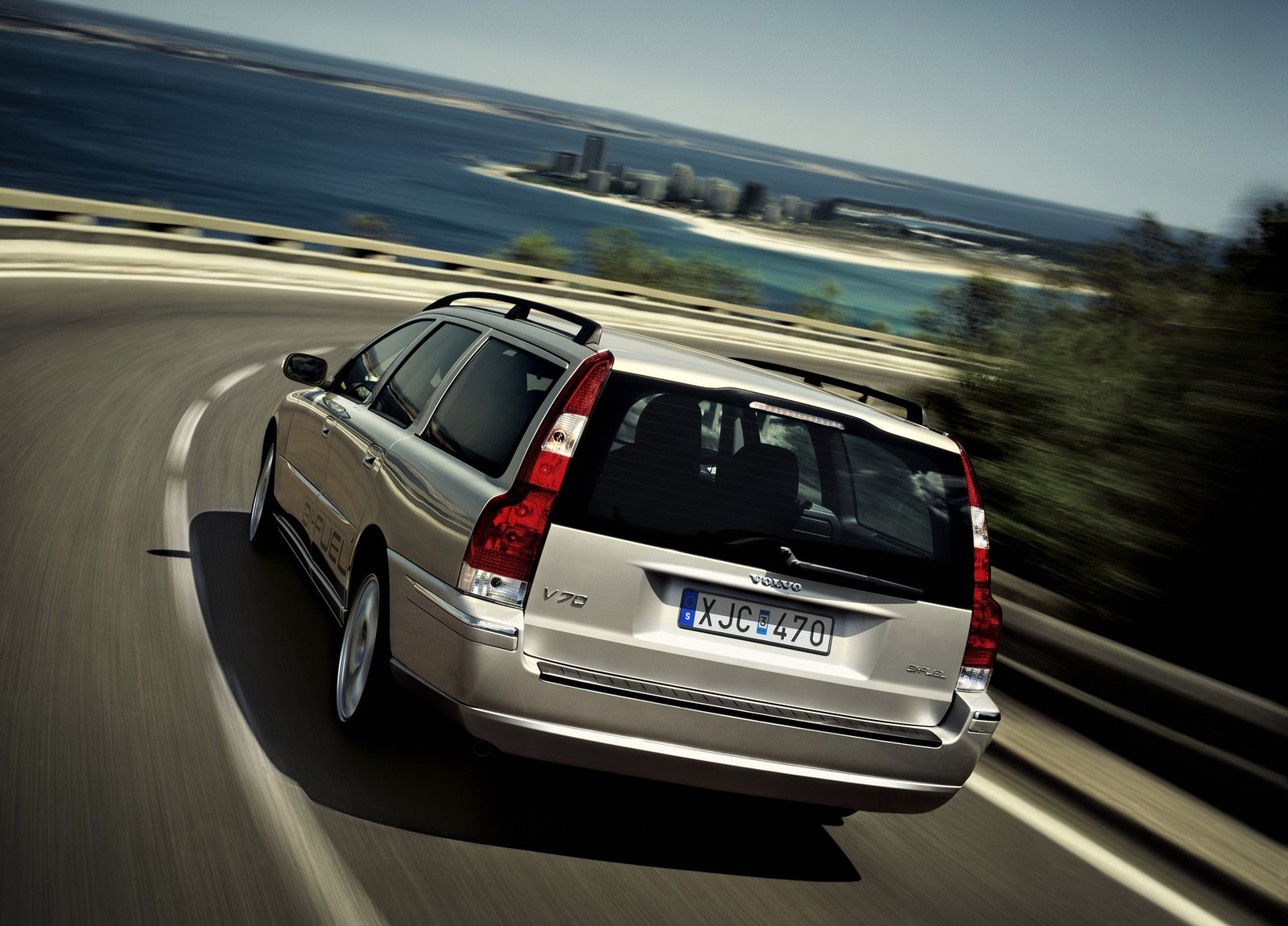 Volvo V70 photo #21