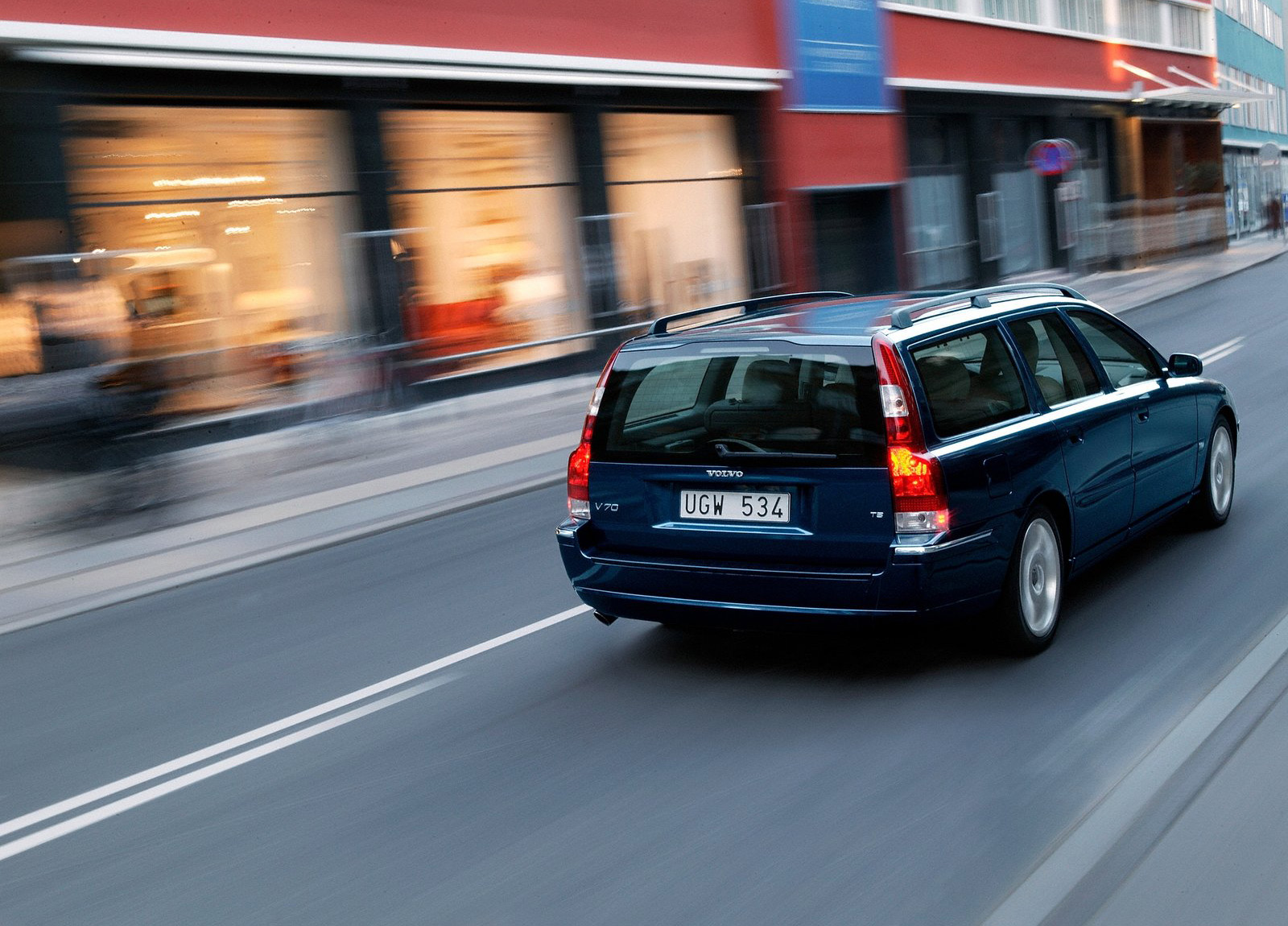 Volvo V70 photo #24