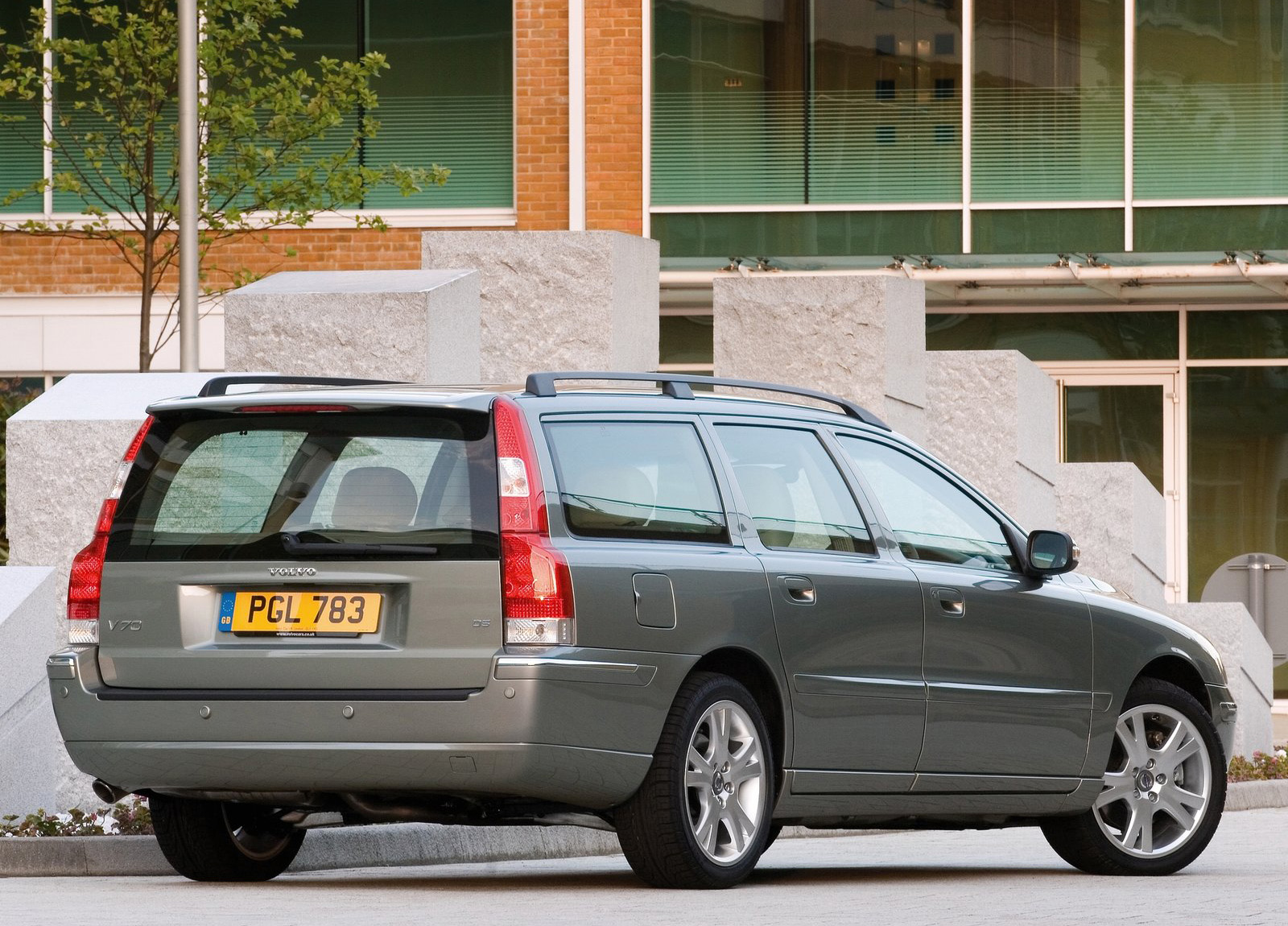 Volvo V70 photo #26