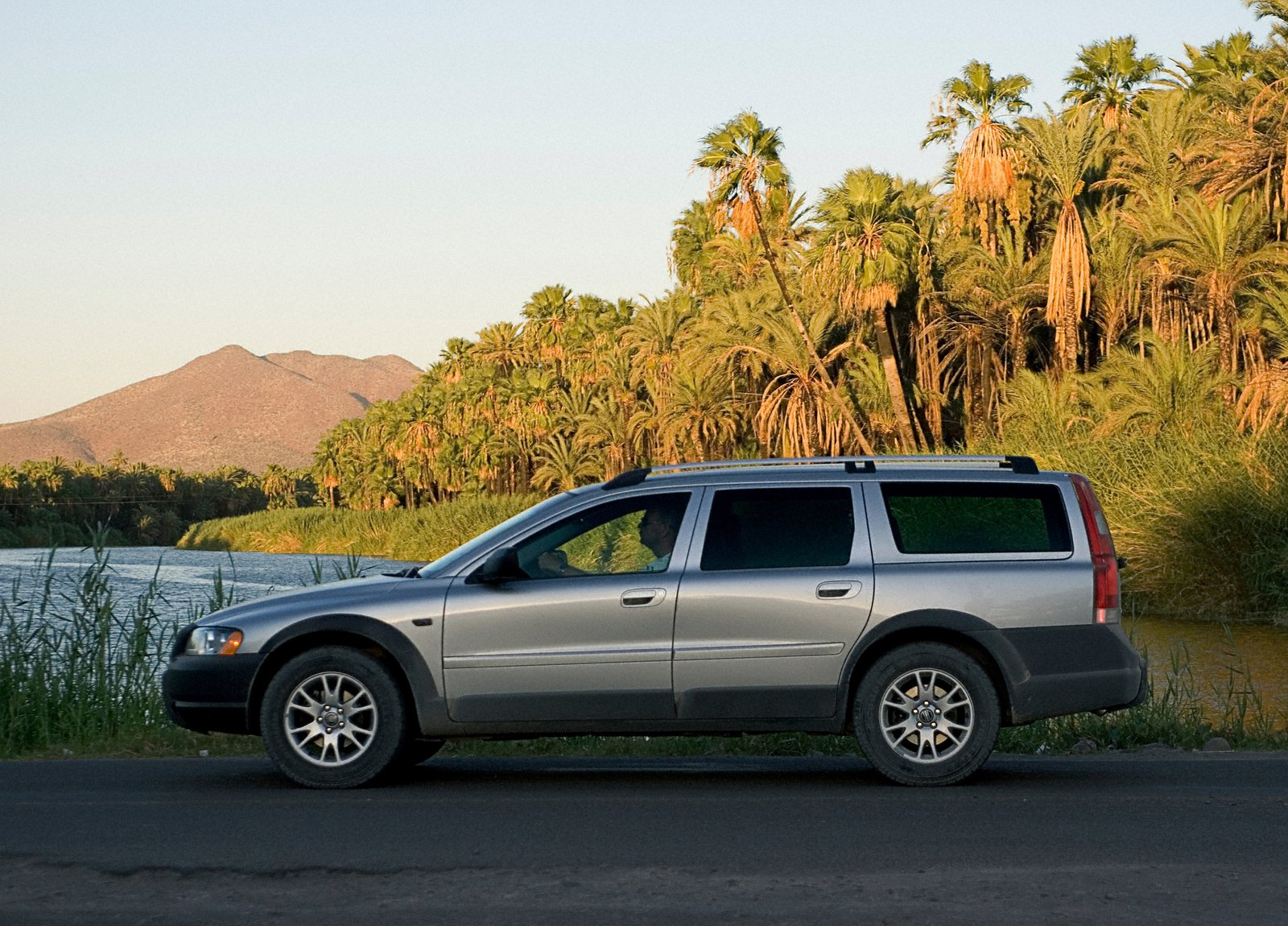 Volvo XC70 photo #25