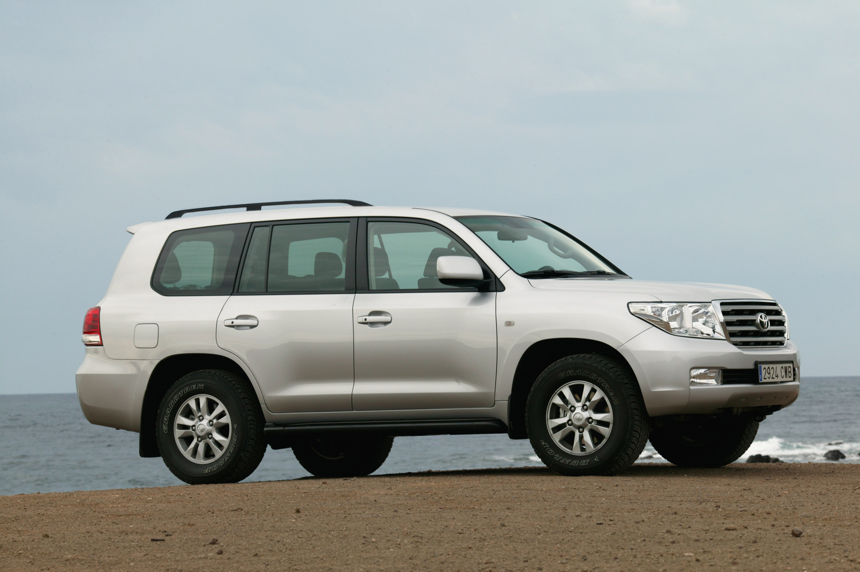 Toyota Land Cruiser V8 photo #19