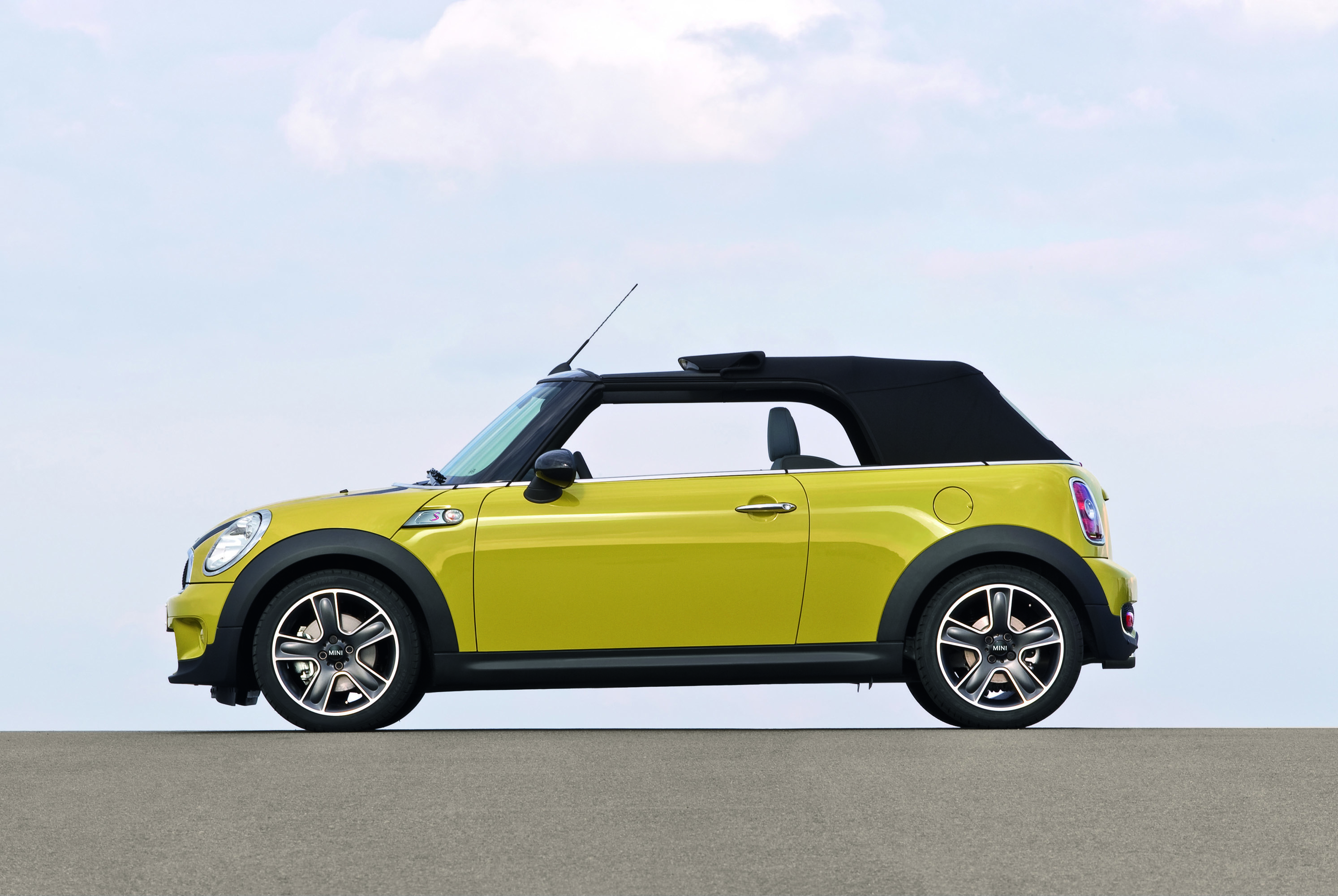 MINI Convertible photo #30