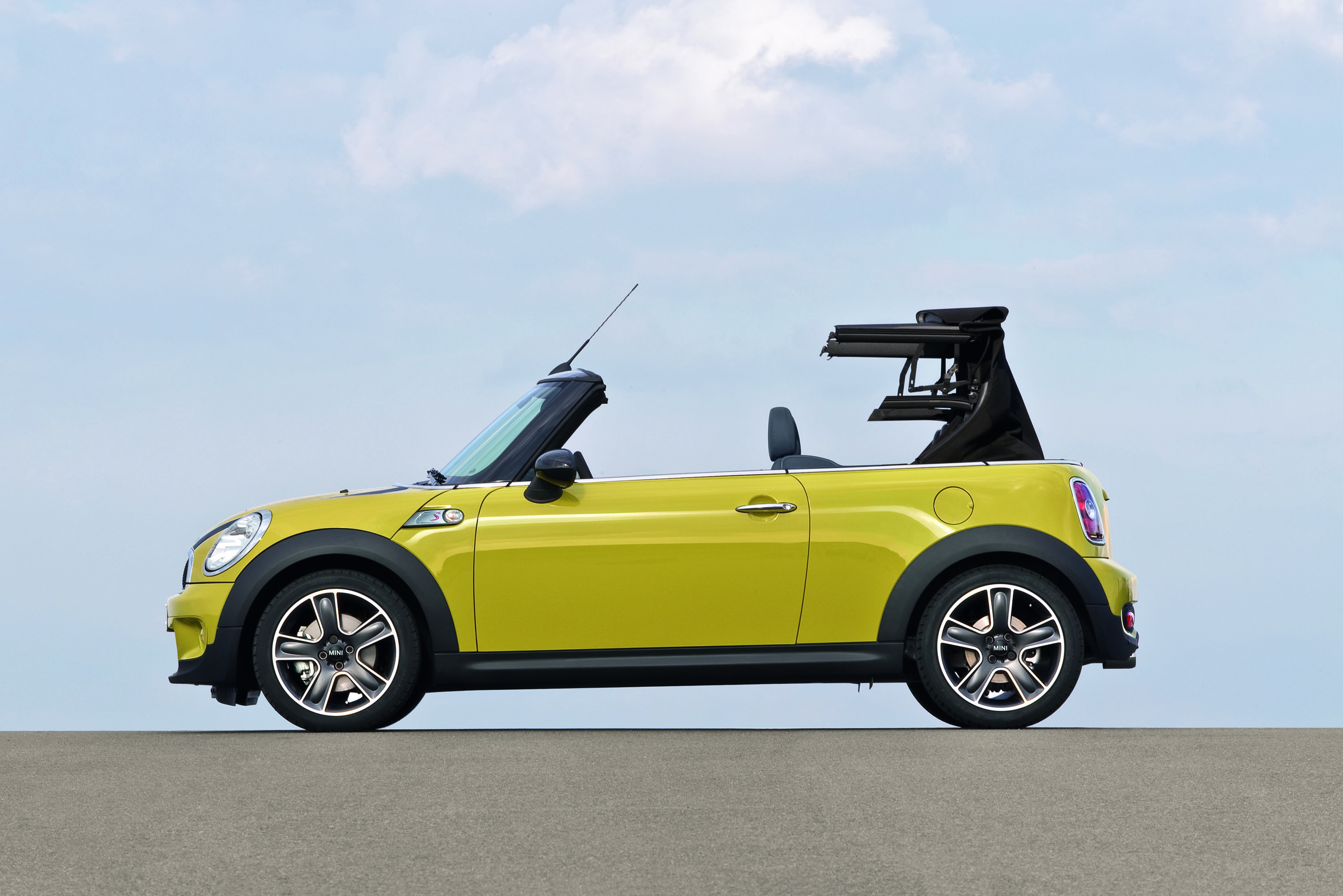 MINI Convertible photo #32