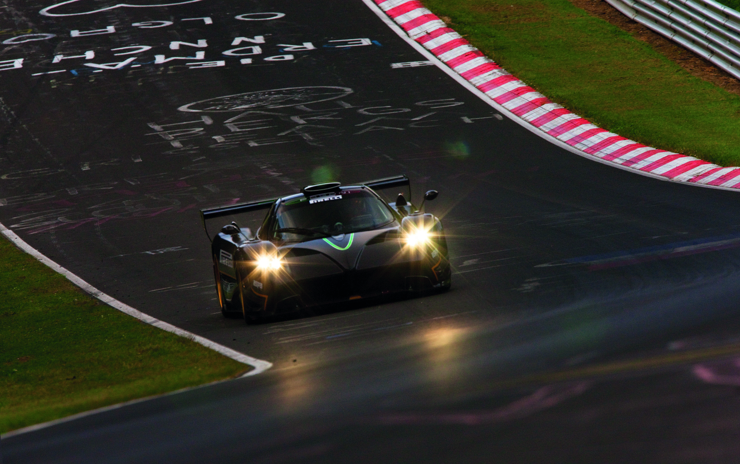 Pagani Zonda R photo #35