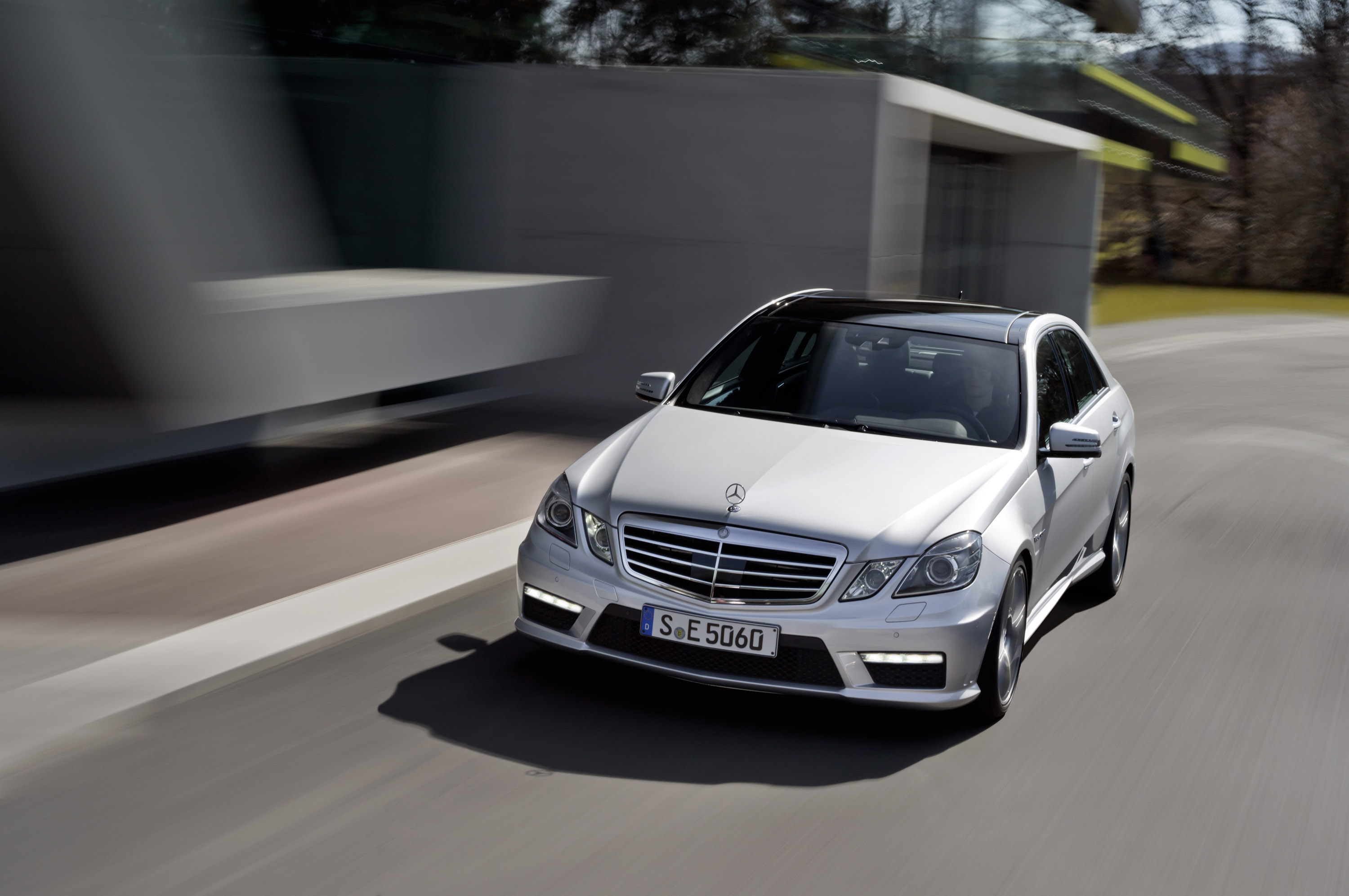 Mercedes-Benz E63 AMG photo #15