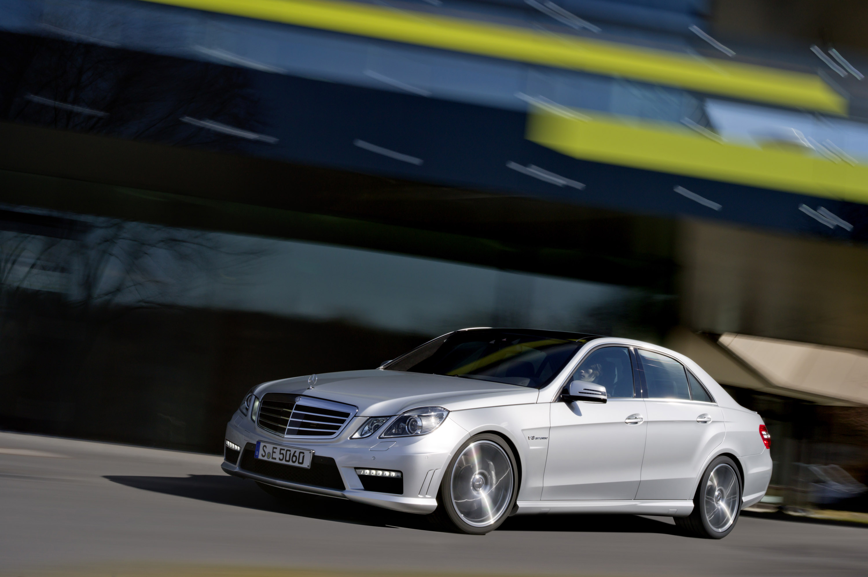 Mercedes-Benz E63 AMG photo #16