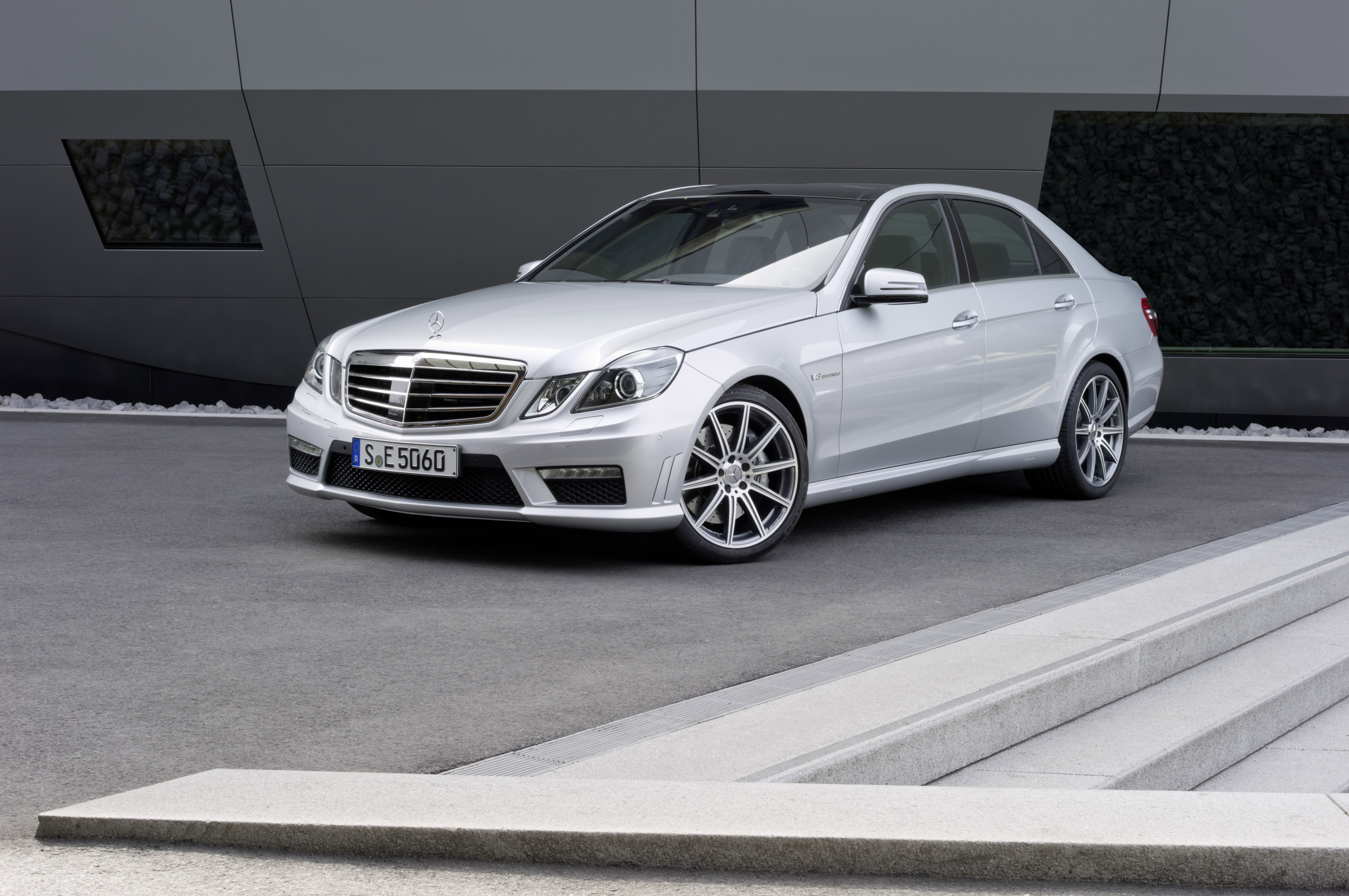 Mercedes-Benz E63 AMG photo #17