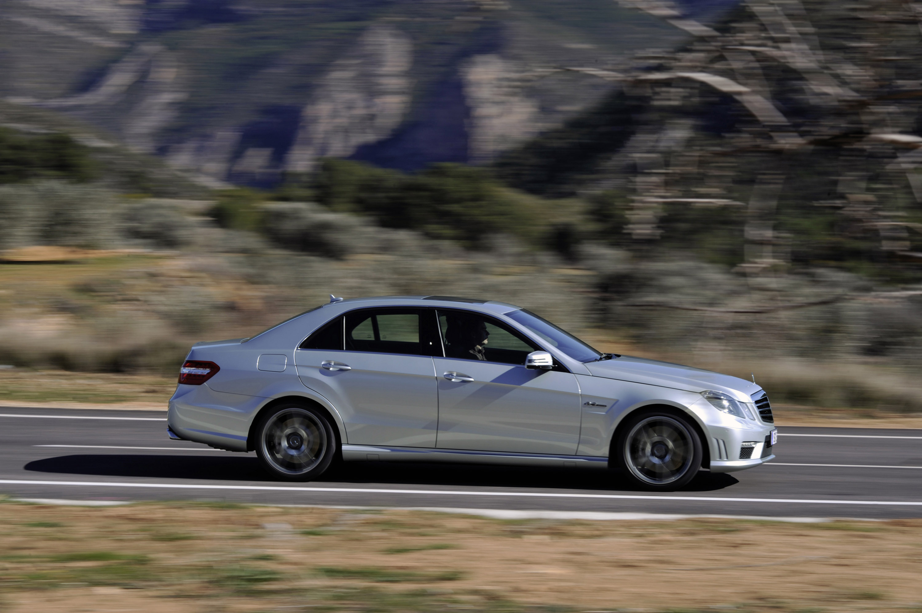 Mercedes-Benz E63 AMG photo #23