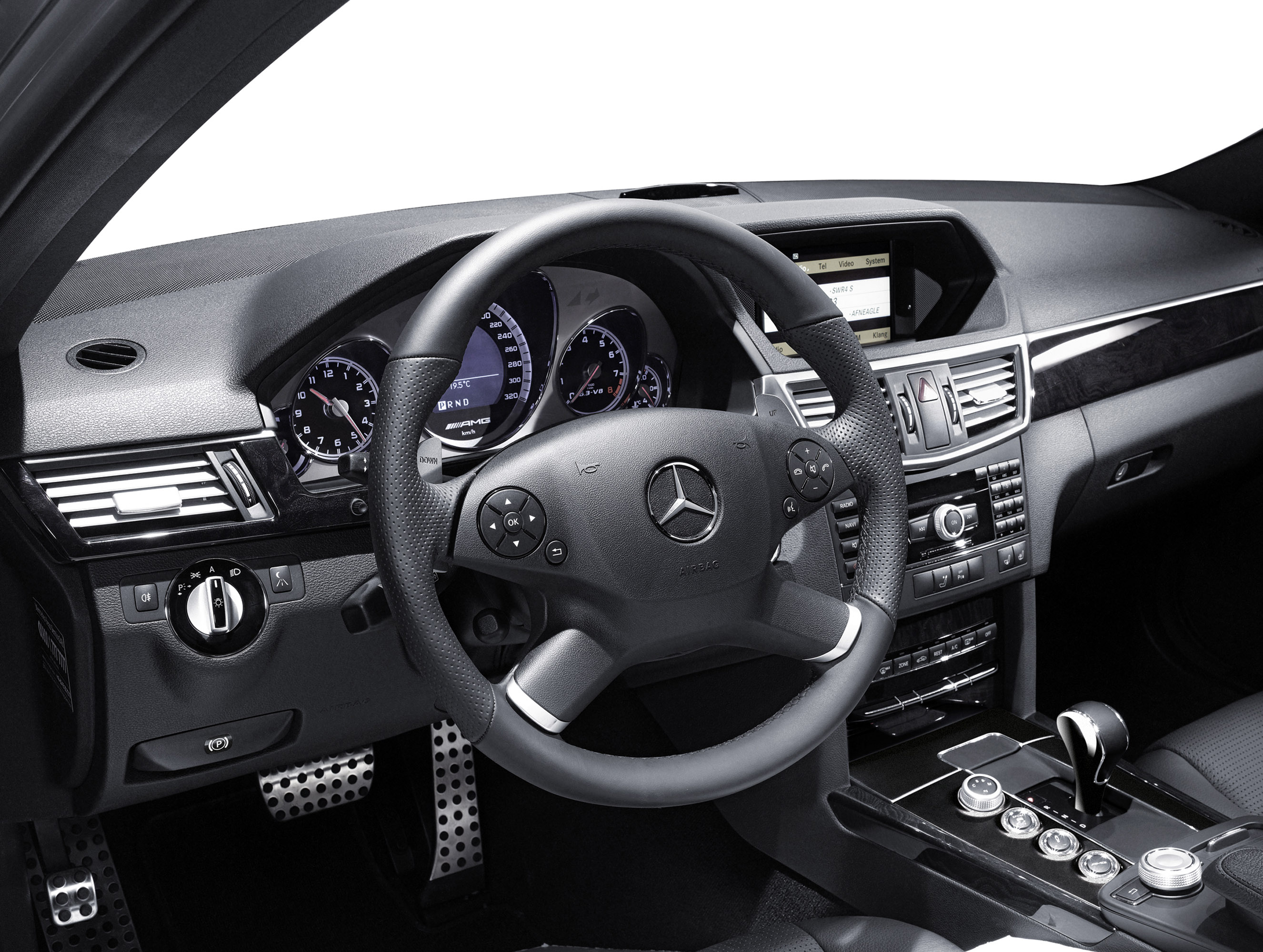 Mercedes-Benz E63 AMG photo #30