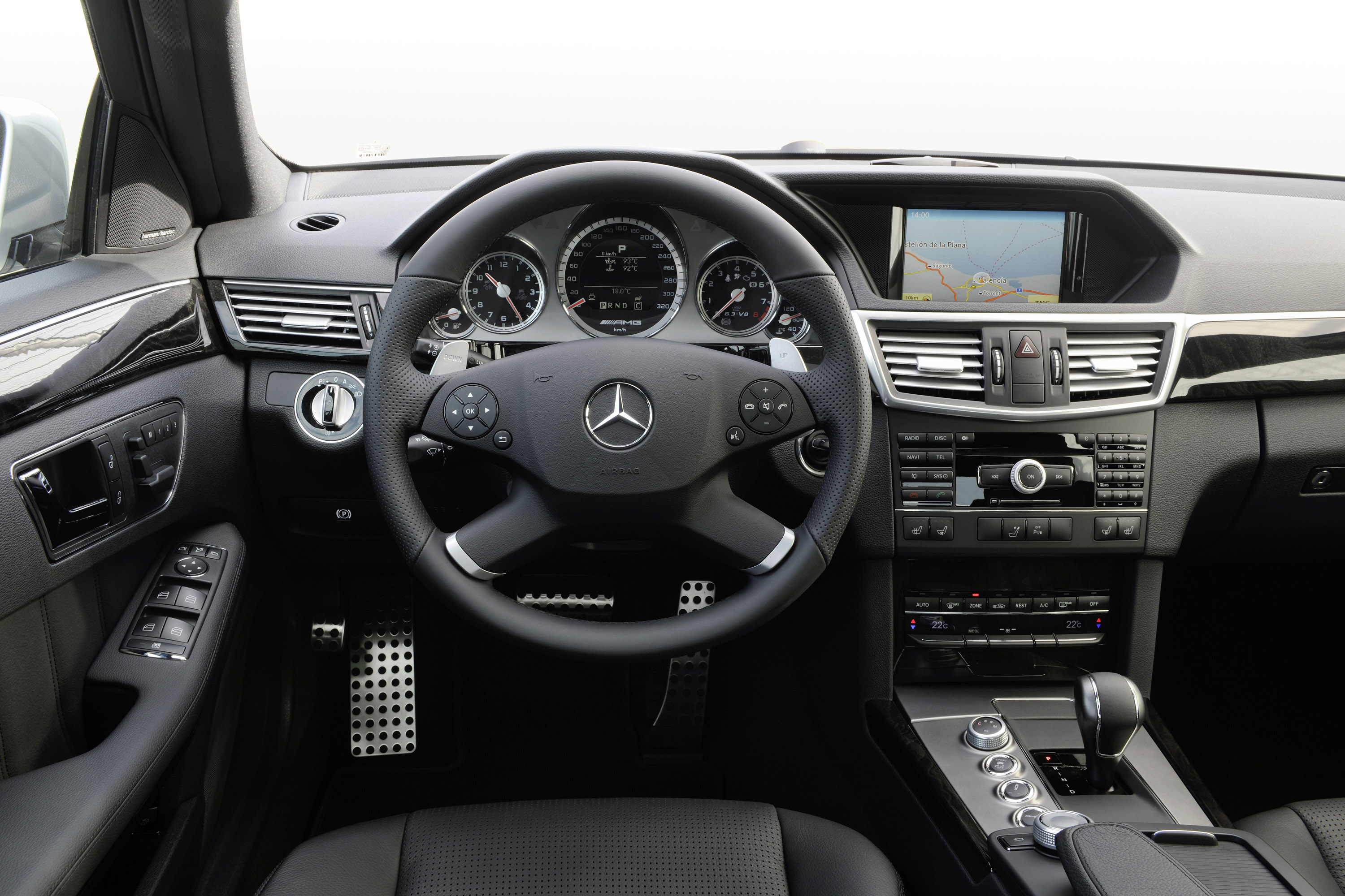 Mercedes-Benz E63 AMG photo #32