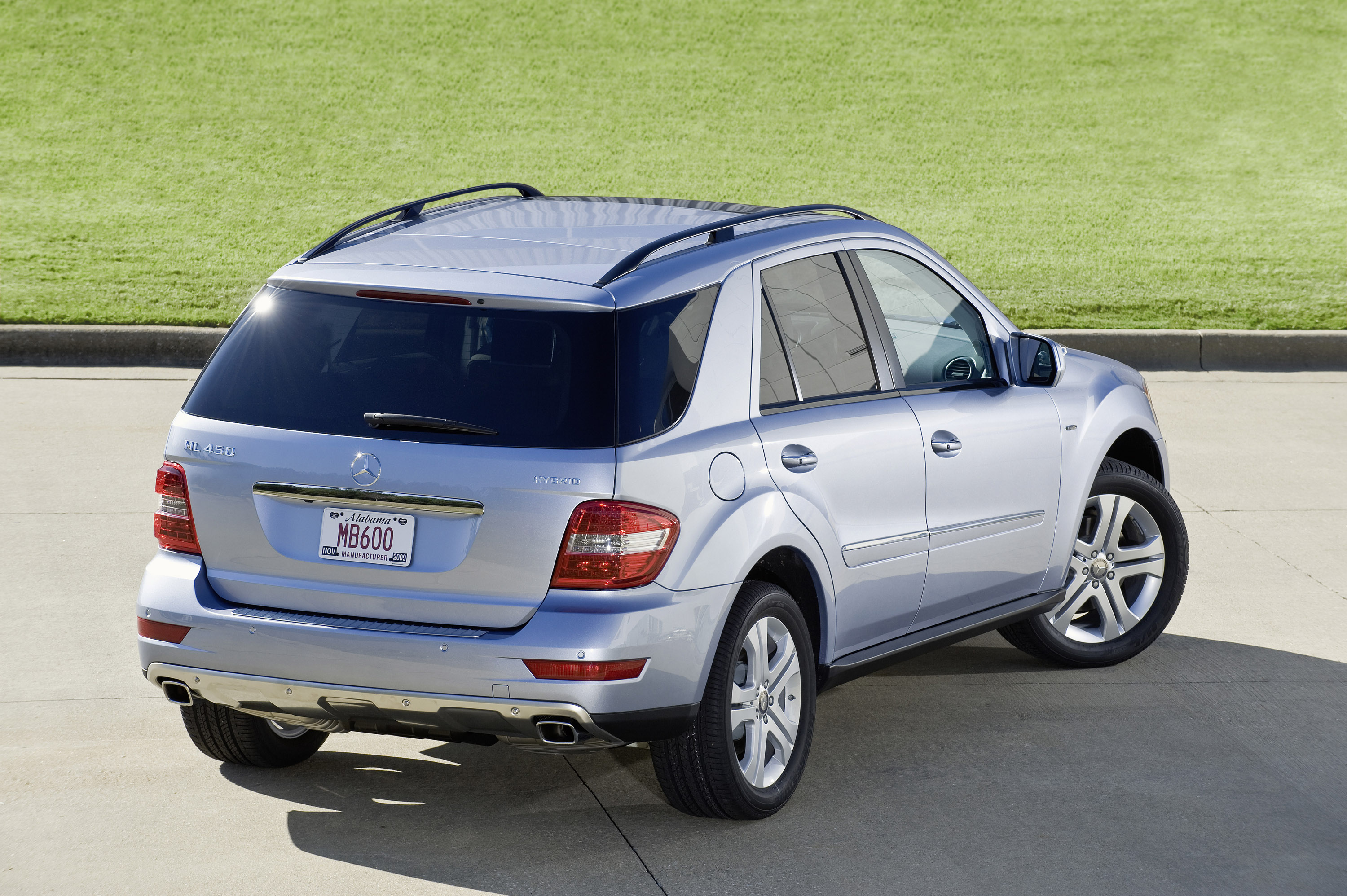 Mercedes-Benz ML450 Hybrid photo #22