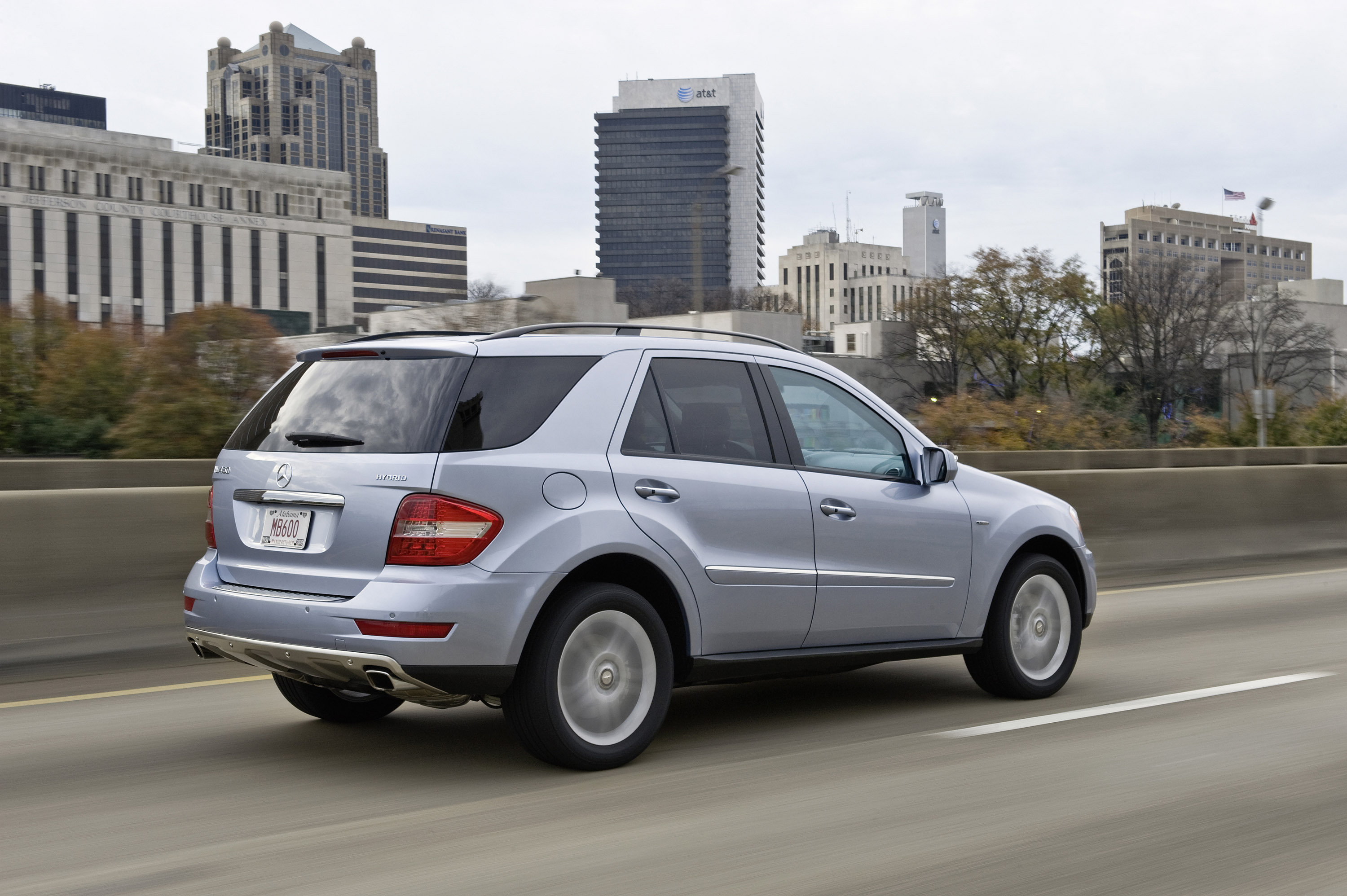 Mercedes-Benz ML450 Hybrid photo #24