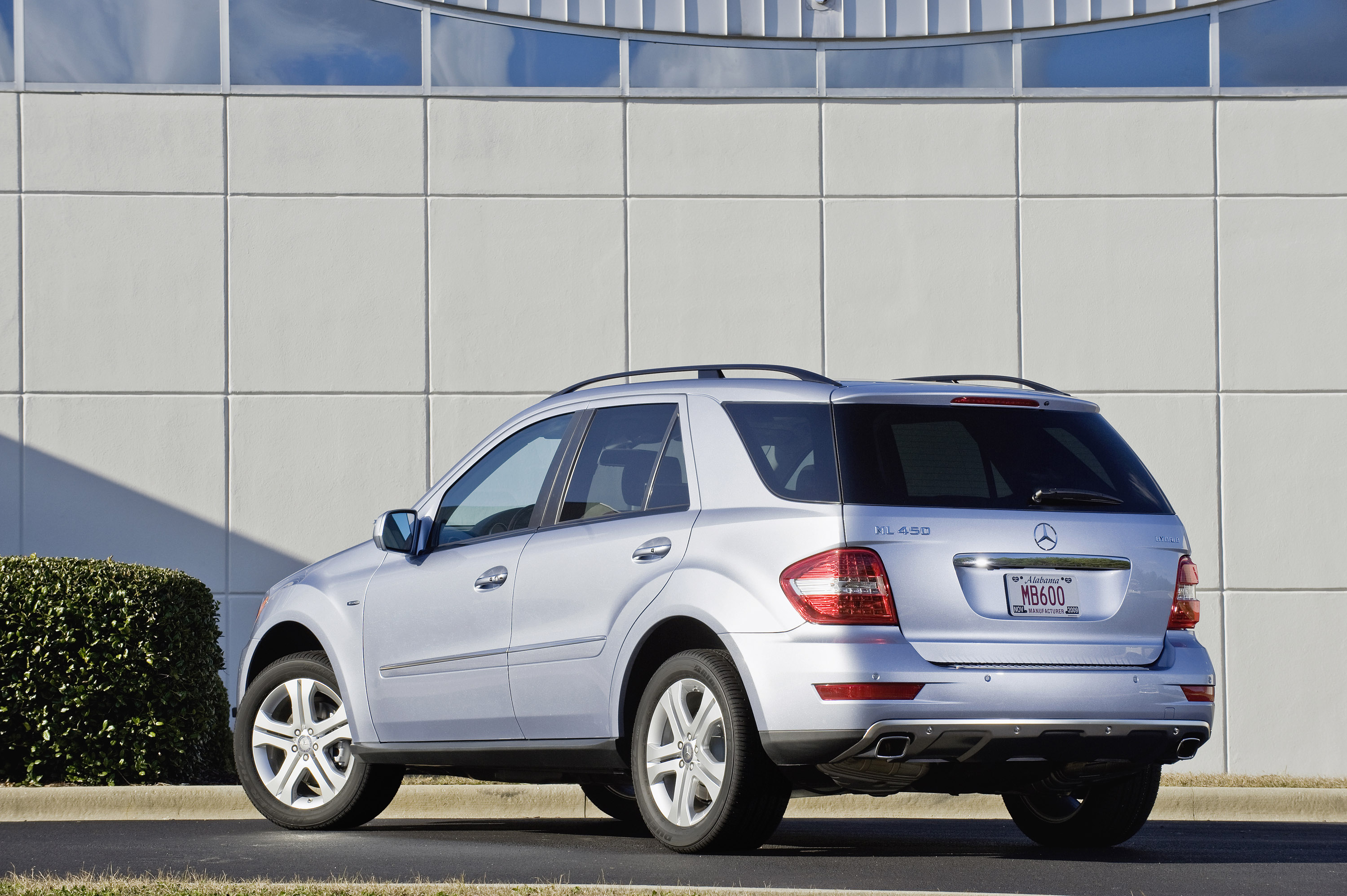 Mercedes-Benz ML450 Hybrid photo #25