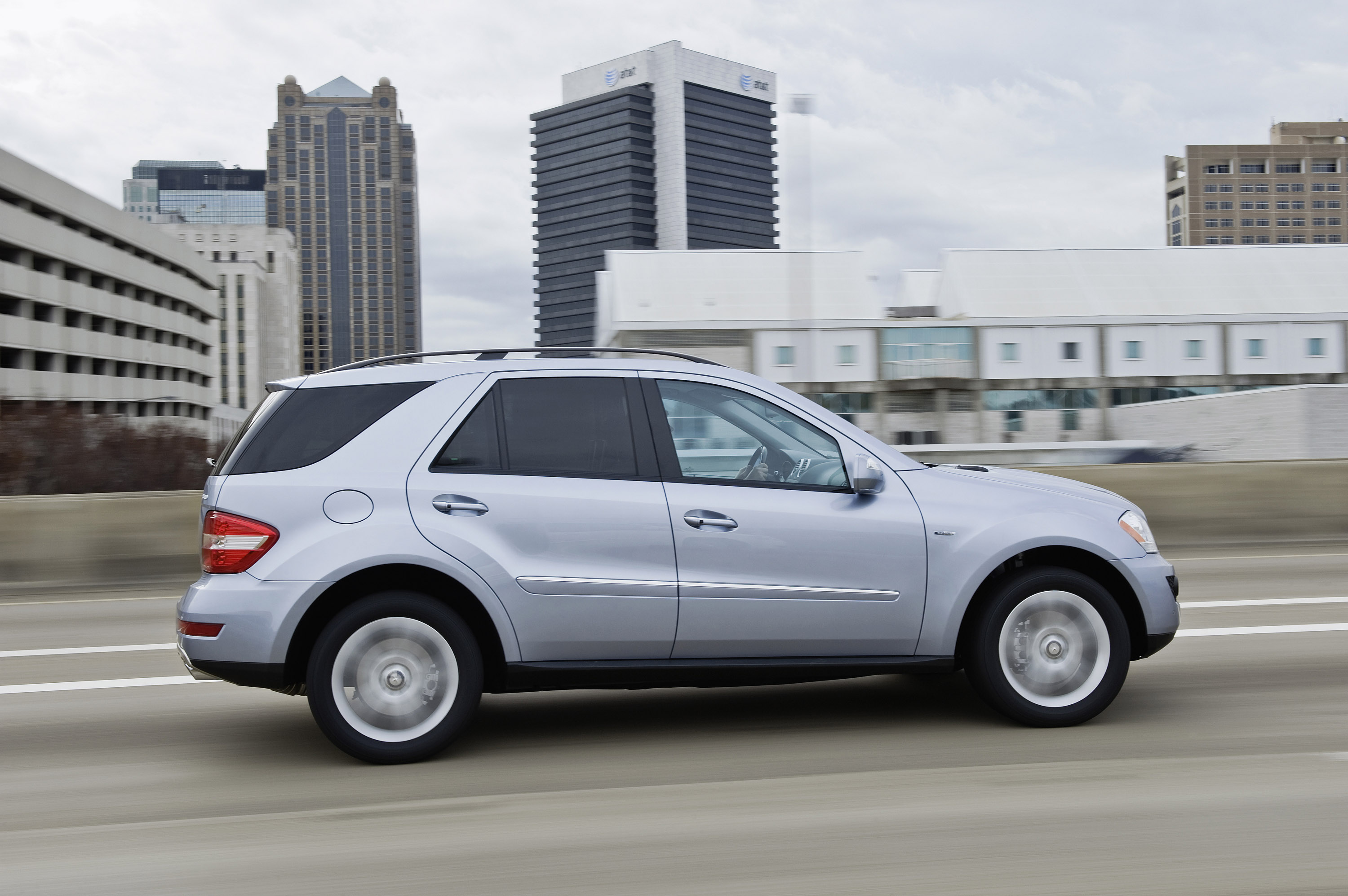 Mercedes-Benz ML450 Hybrid photo #28