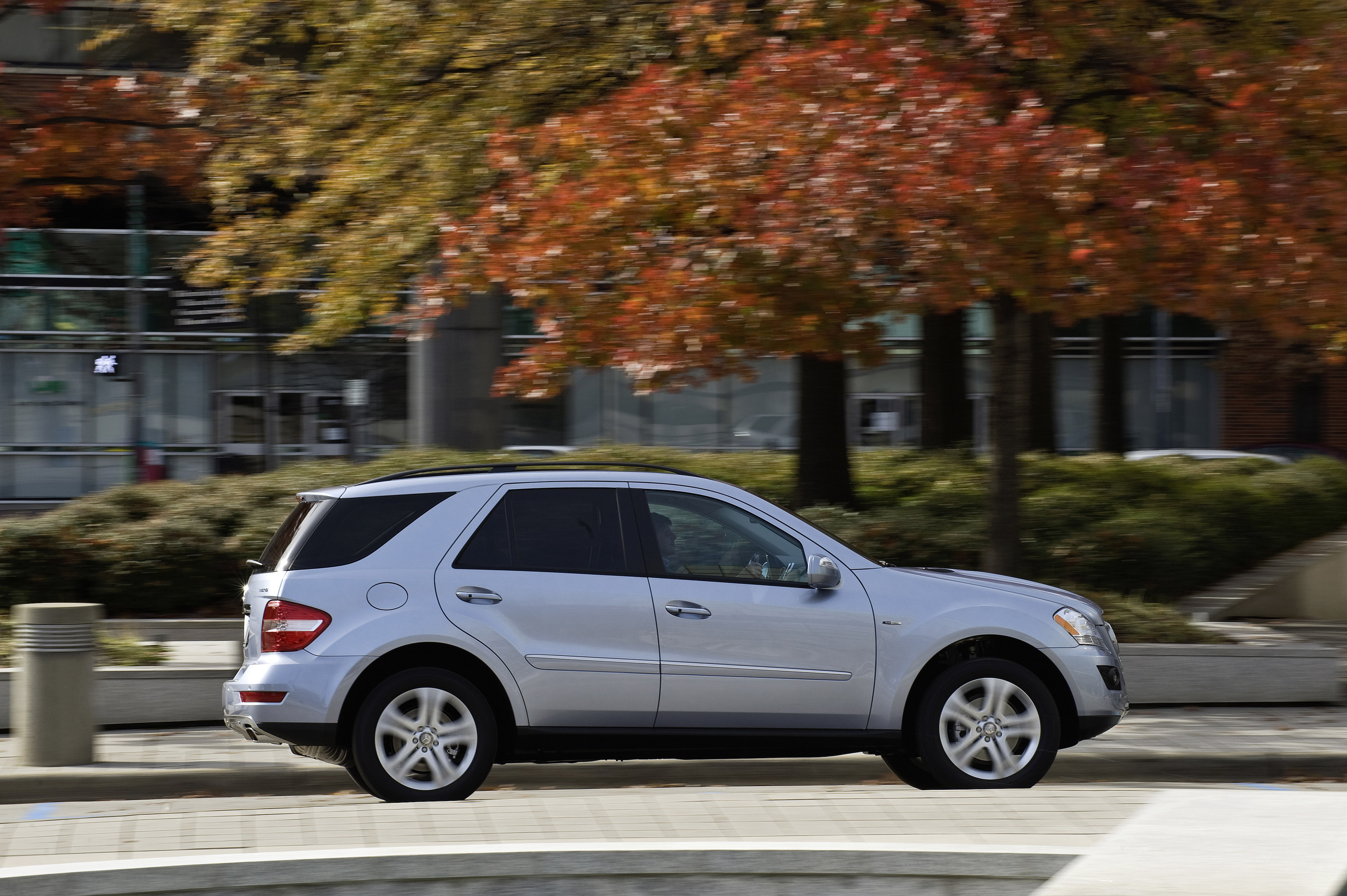 Mercedes-Benz ML450 Hybrid photo #31