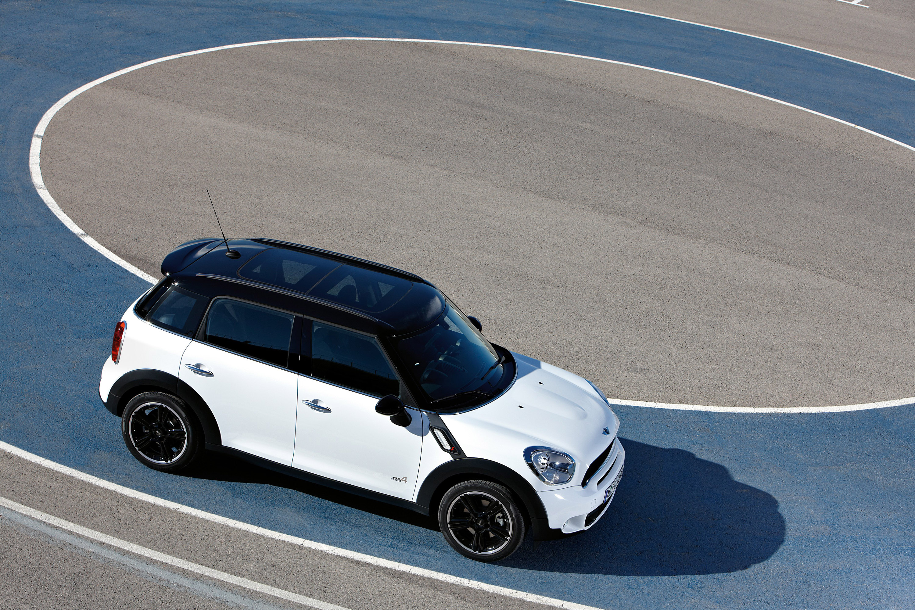 MINI Countryman photo #15