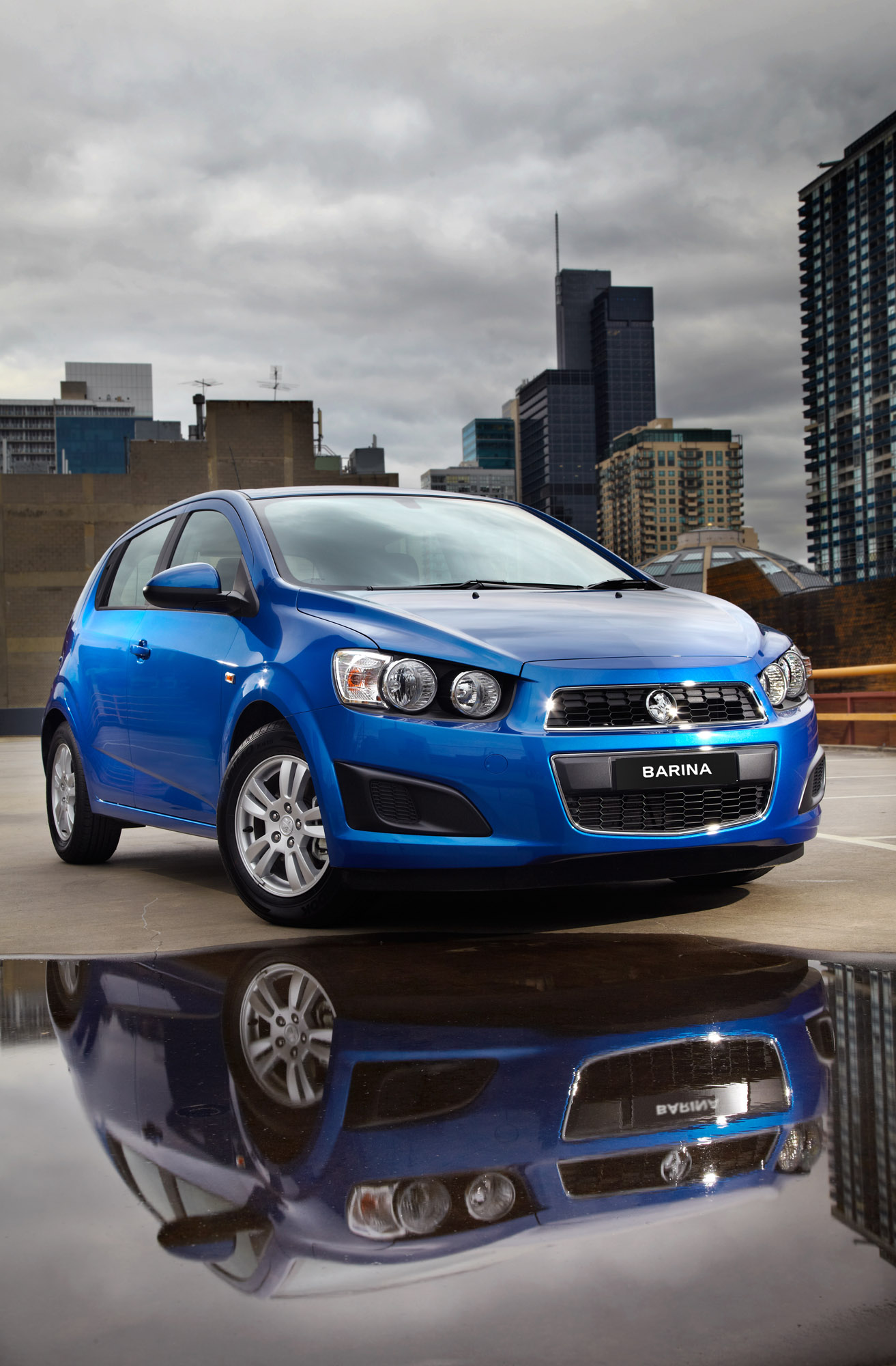 Holden Barina photo #20