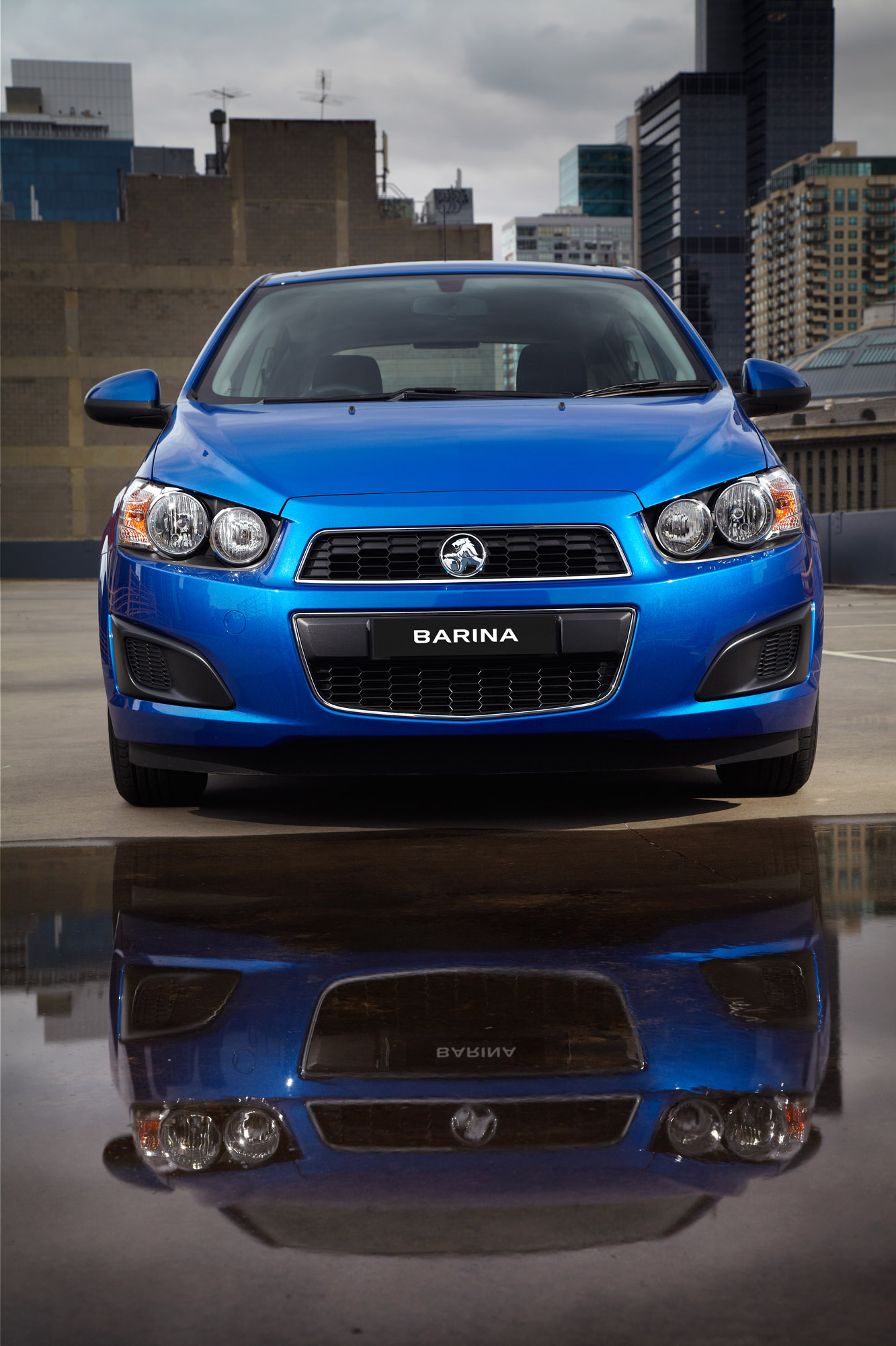 Holden Barina photo #22