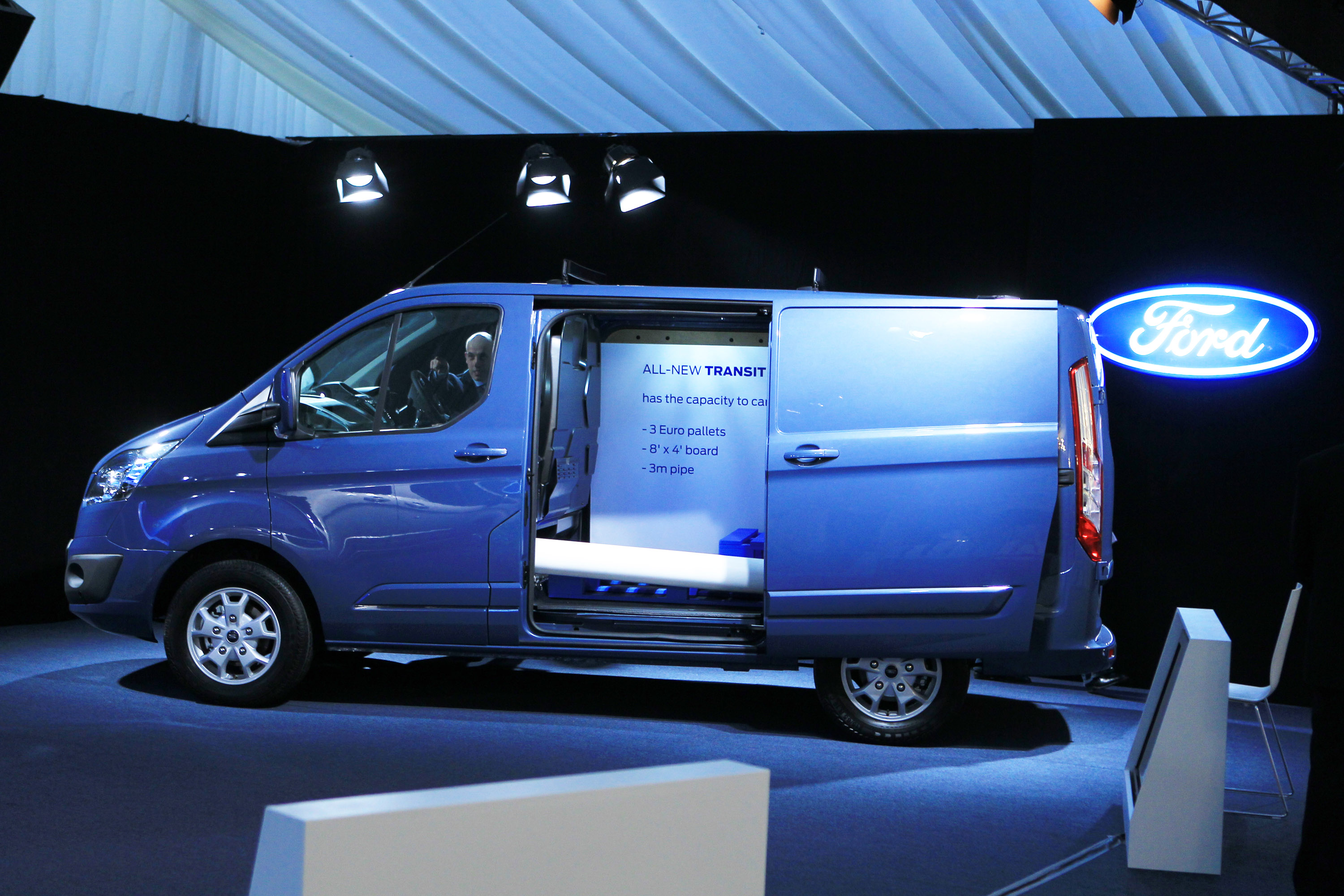 Ford Tourneo Custom photo #16