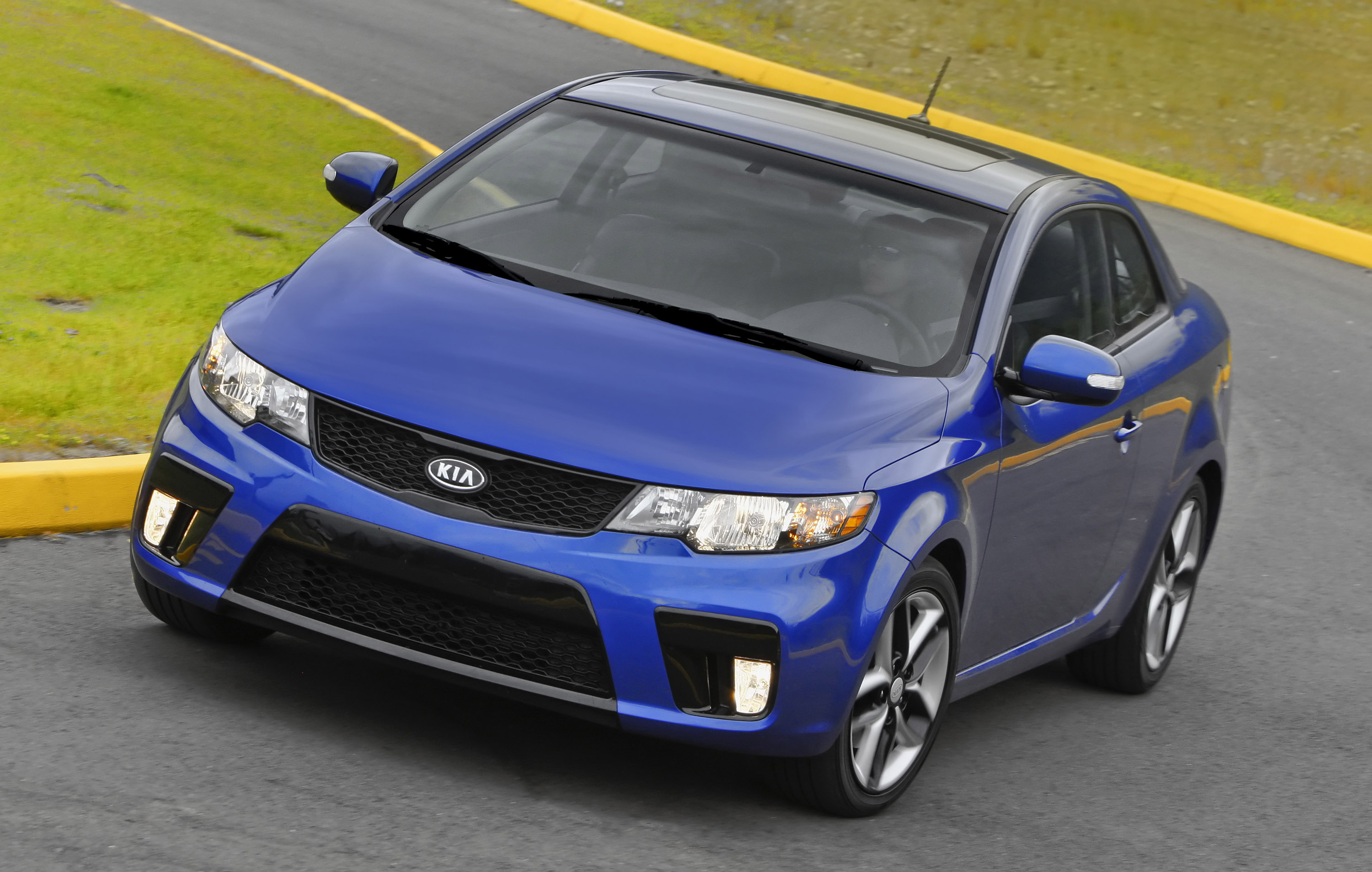 Kia Forte Koup photo #17