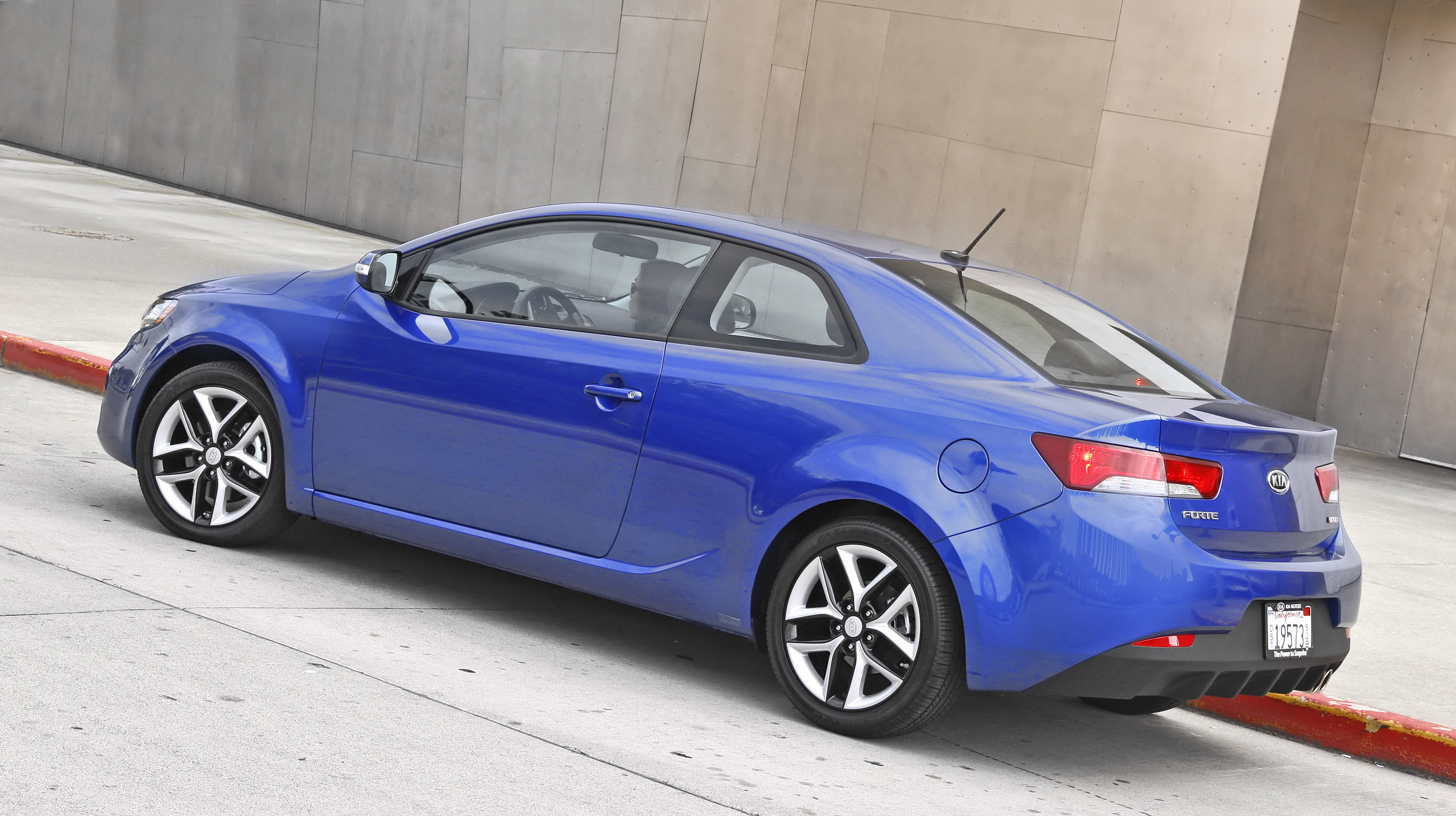 Kia Forte Koup photo #23