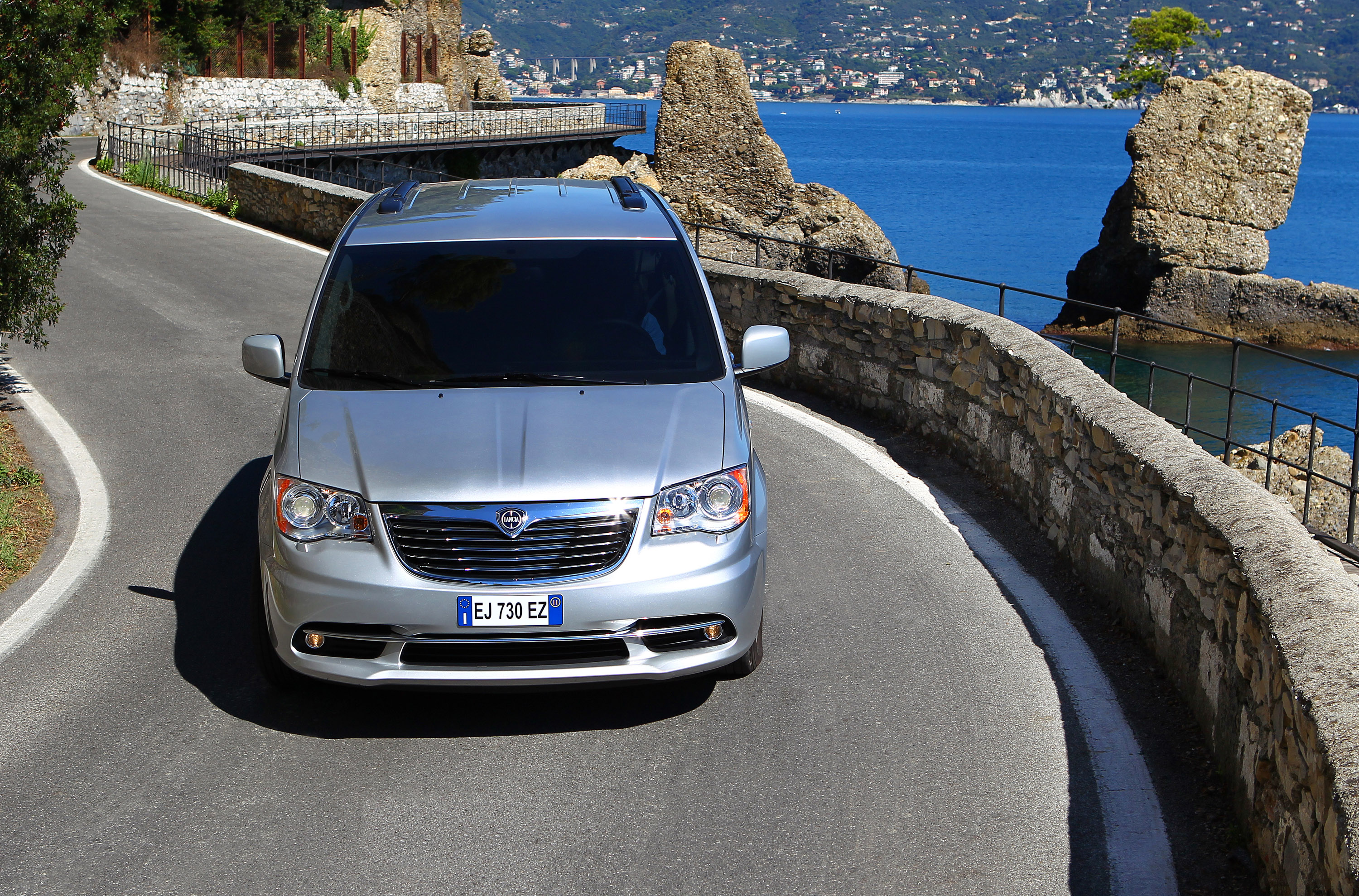 Lancia Voyager photo #18