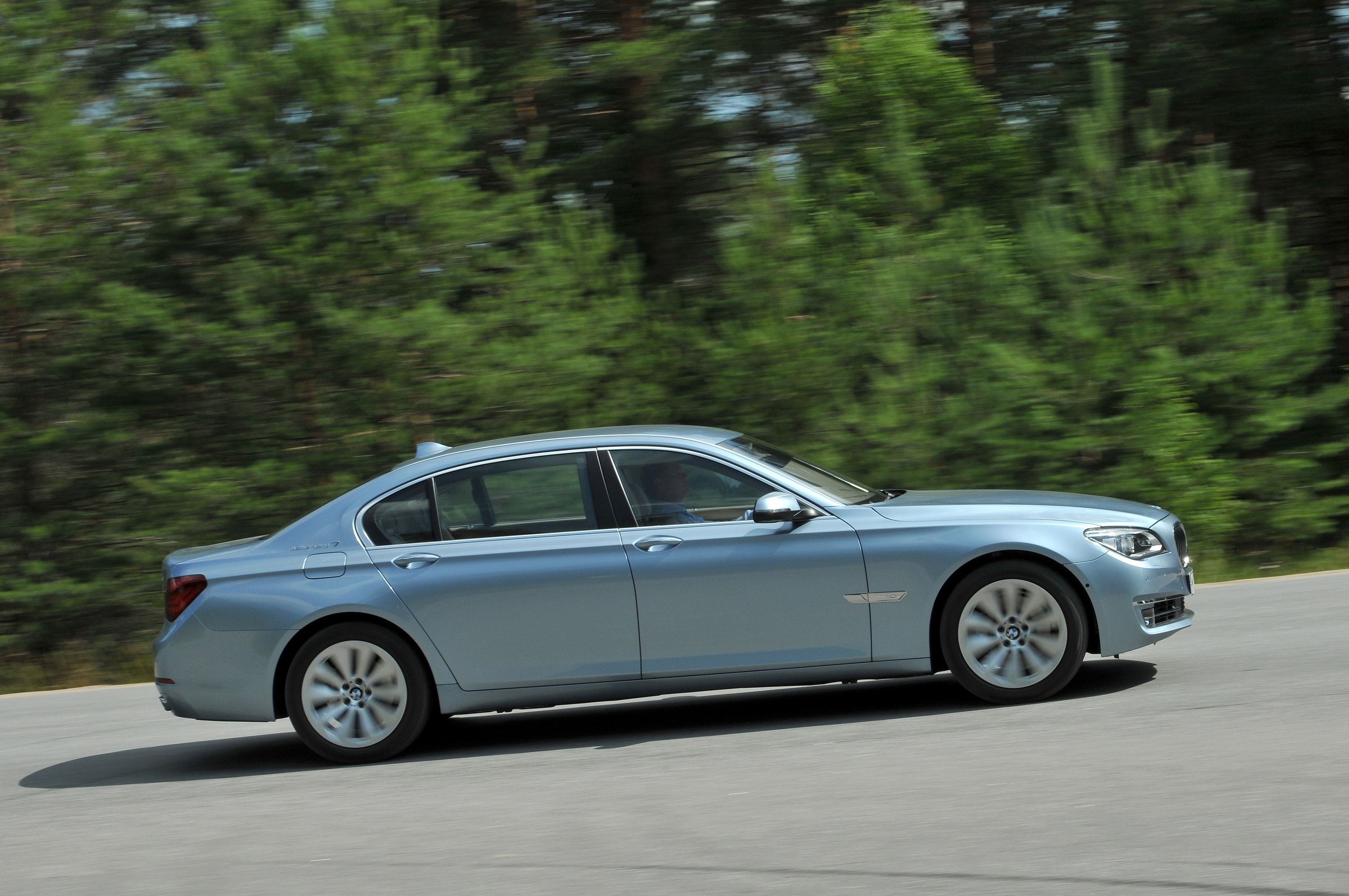 BMW ActiveHybrid 7 photo #19